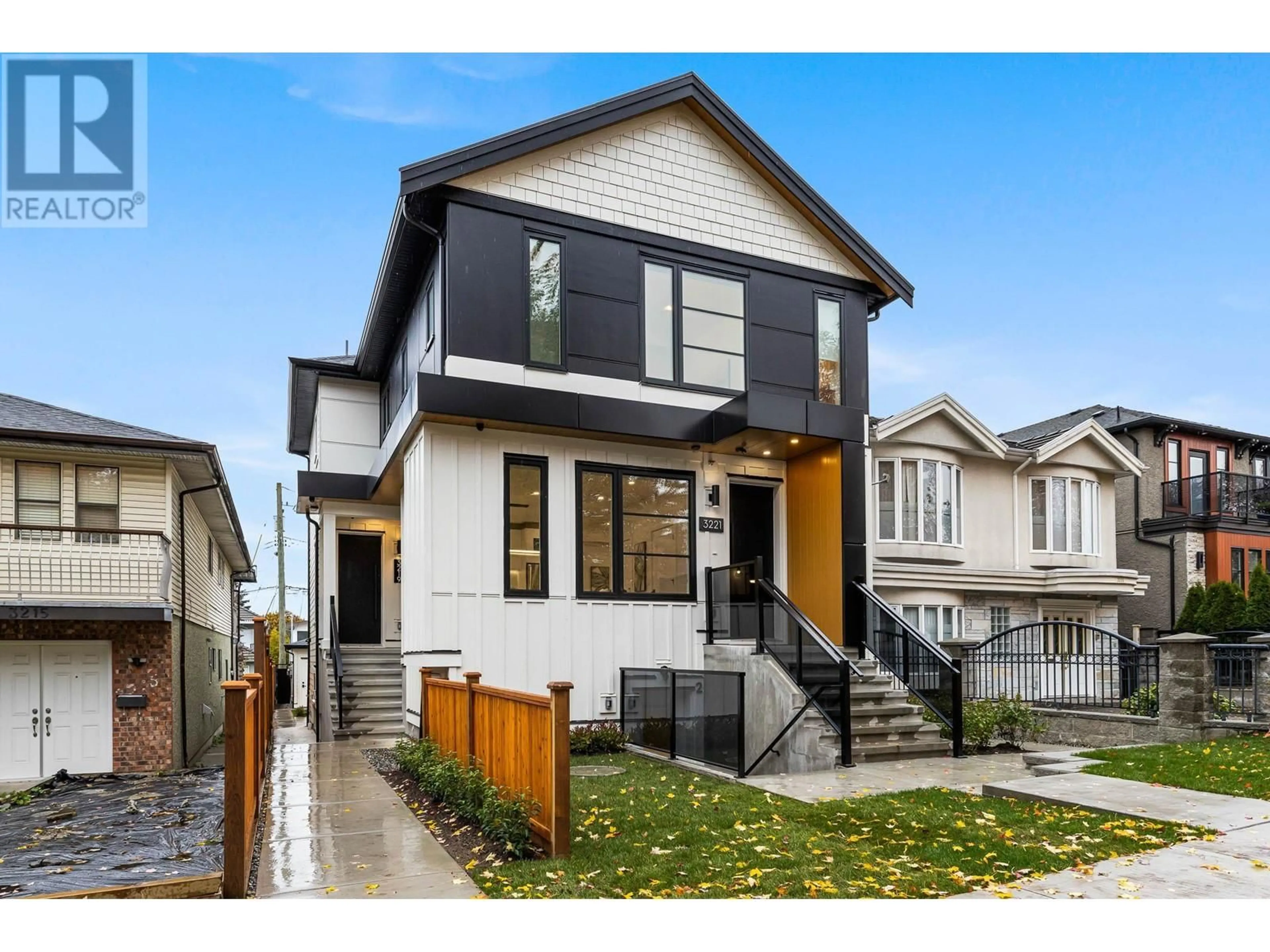Unknown for 3221 GRANT STREET, Vancouver British Columbia V5K3J1