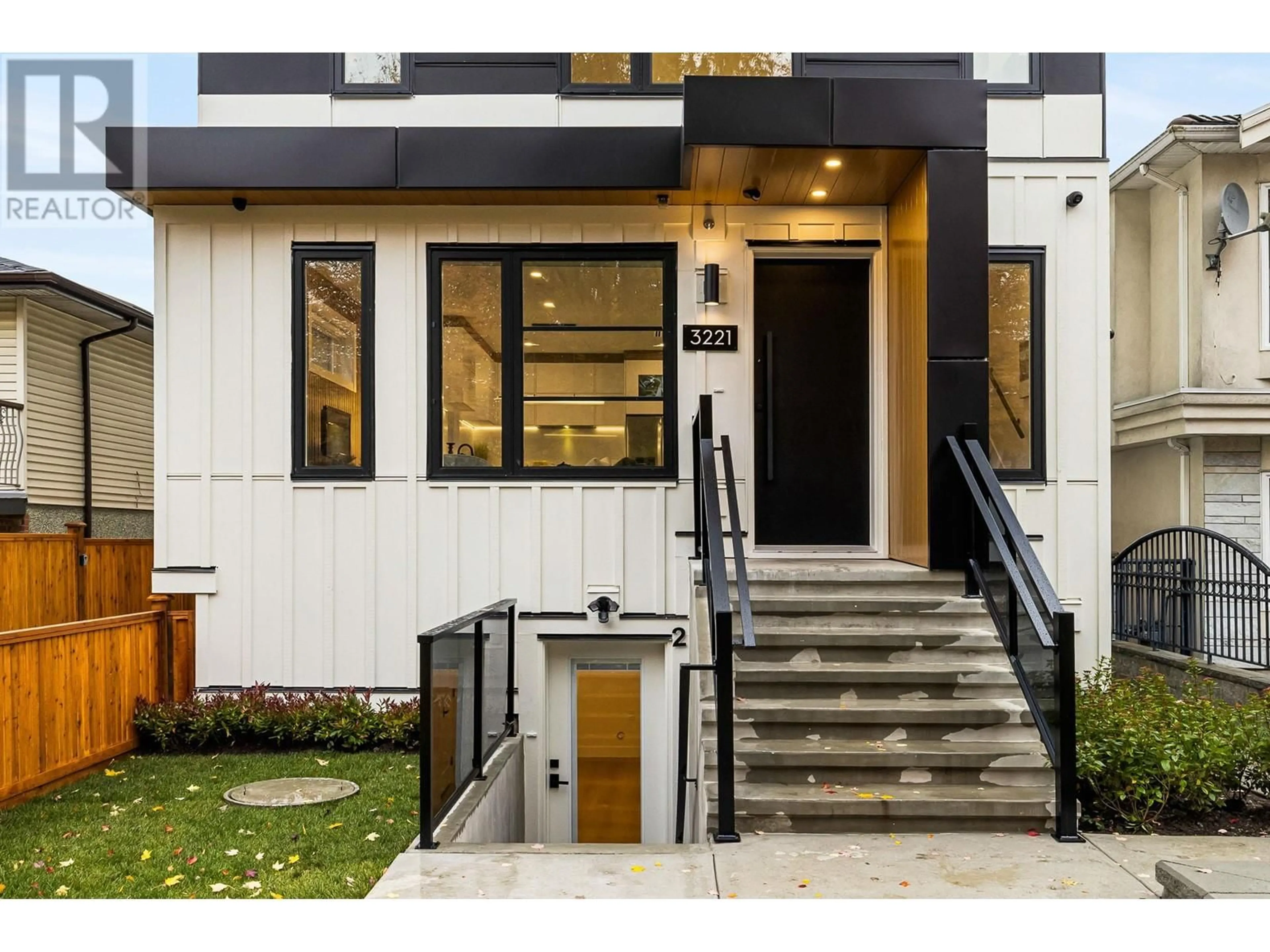 Unknown for 3221 GRANT STREET, Vancouver British Columbia V5K3J1