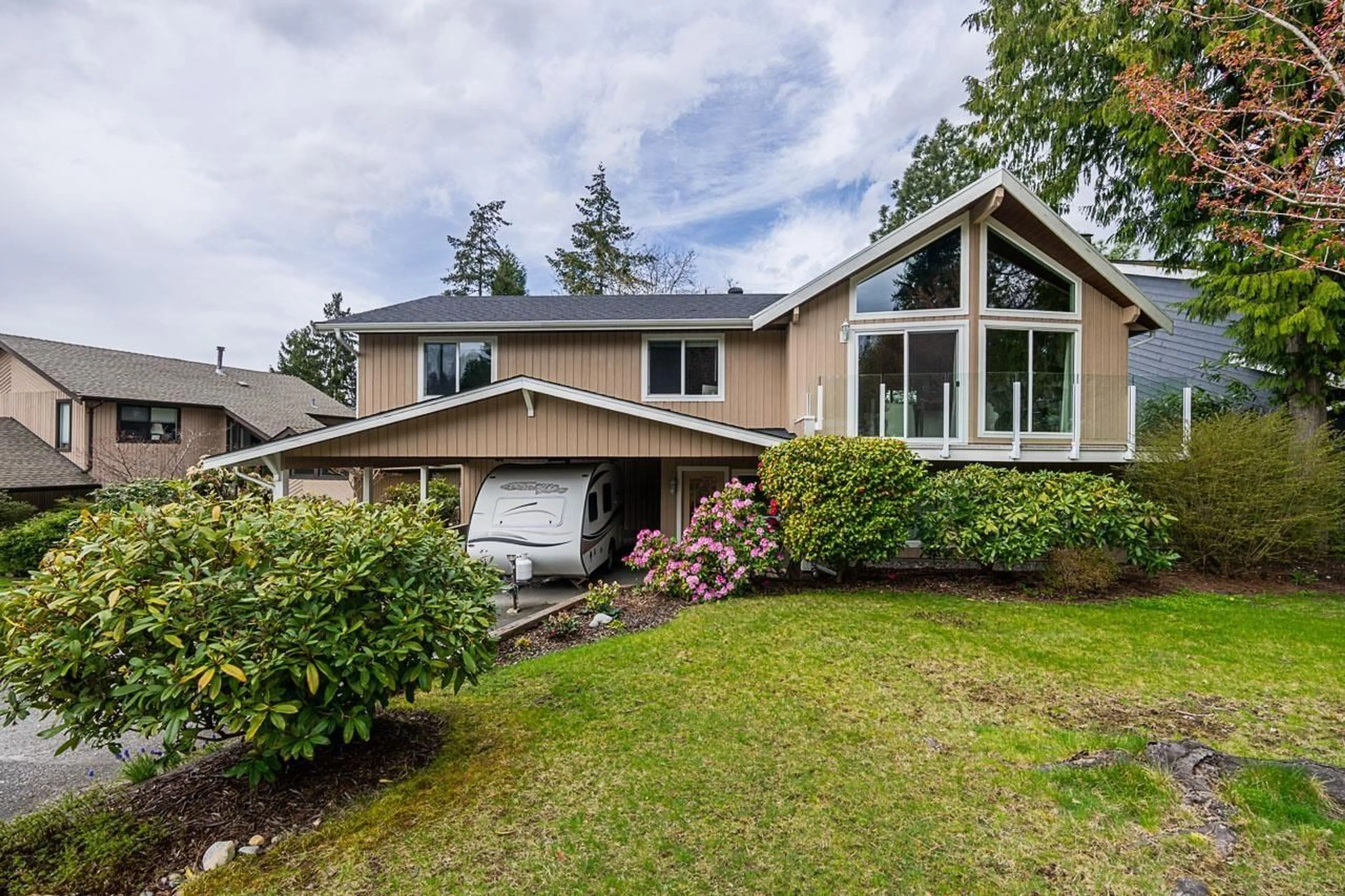 Home with vinyl exterior material, unknown for 11045 SOUTHRIDGE, Delta British Columbia V4E2M3