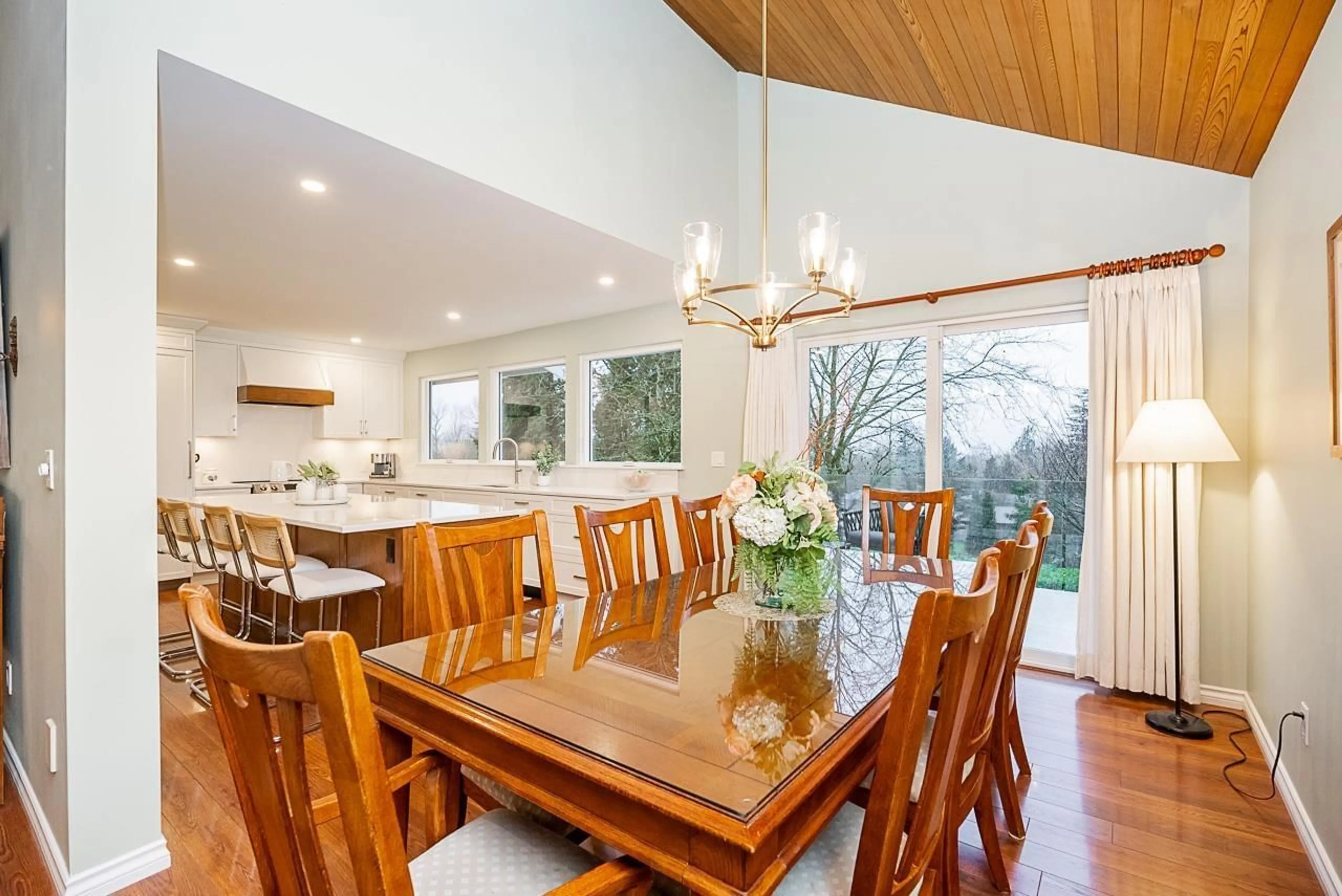 Dining room, wood/laminate floor for 11045 SOUTHRIDGE, Delta British Columbia V4E2M3
