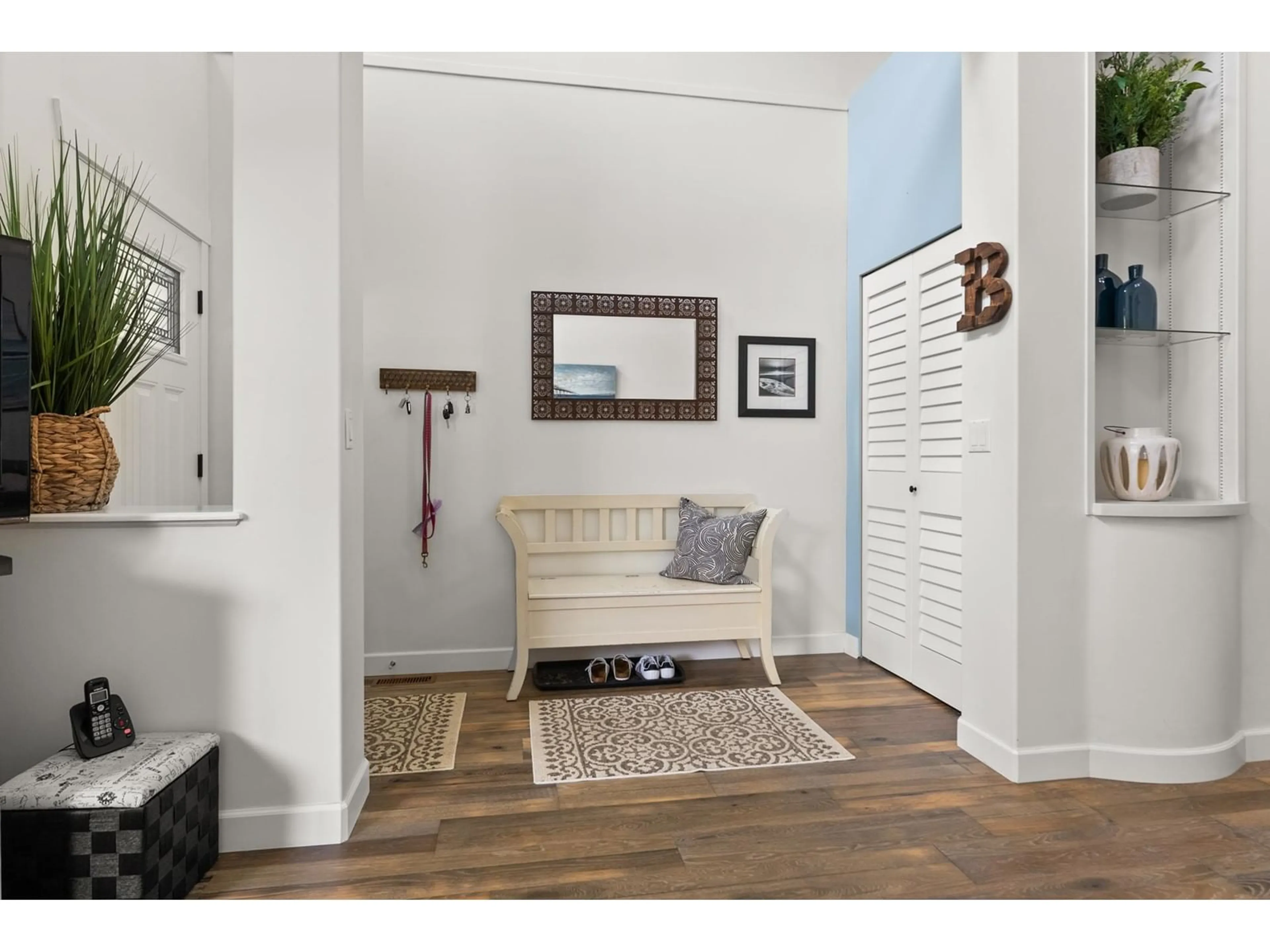 Indoor entryway for 14926 59, Surrey British Columbia V3S3W8