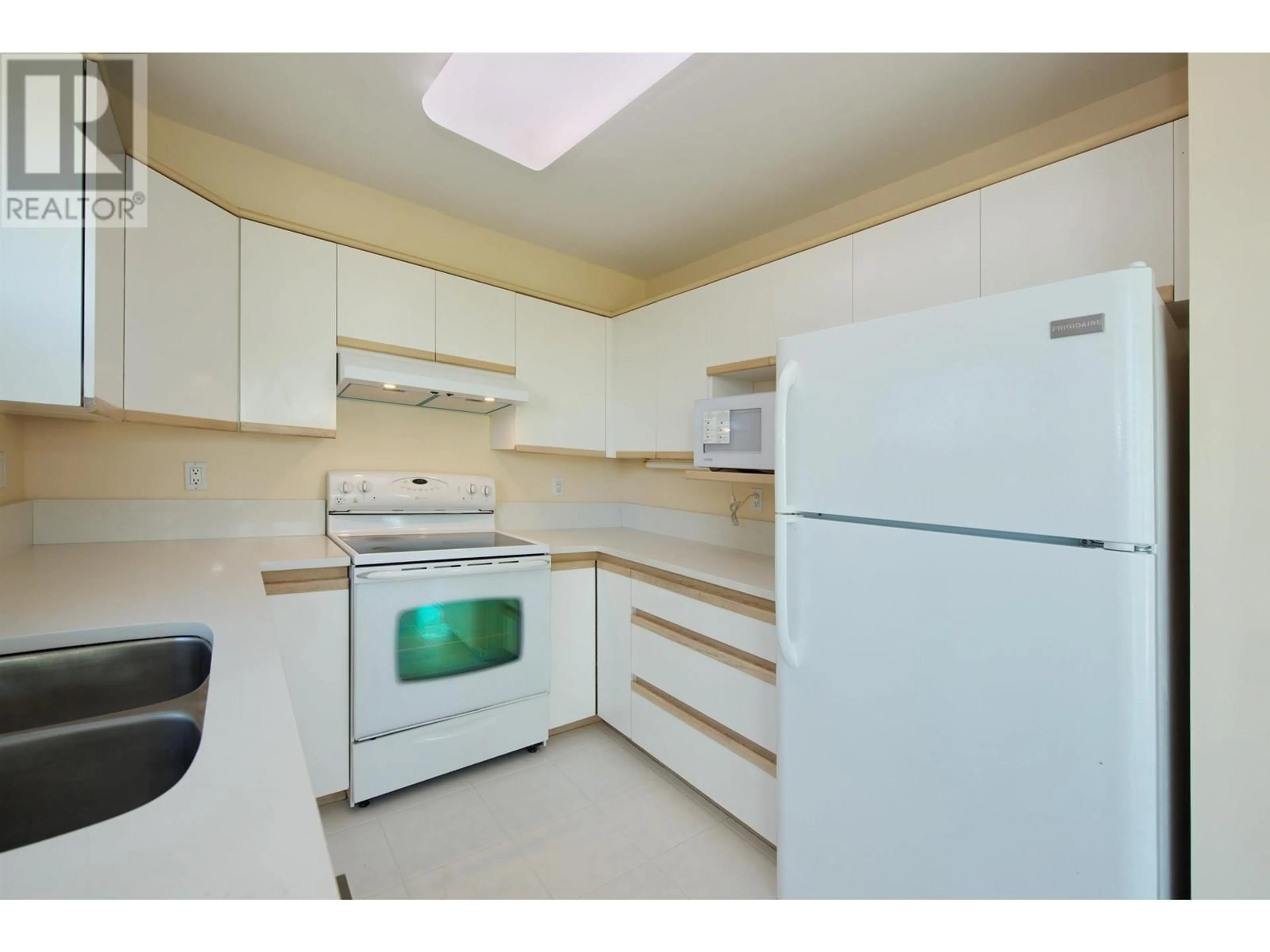 Standard kitchen, unknown for 810 - 7288 ACORN AVENUE, Burnaby British Columbia V5E4H6