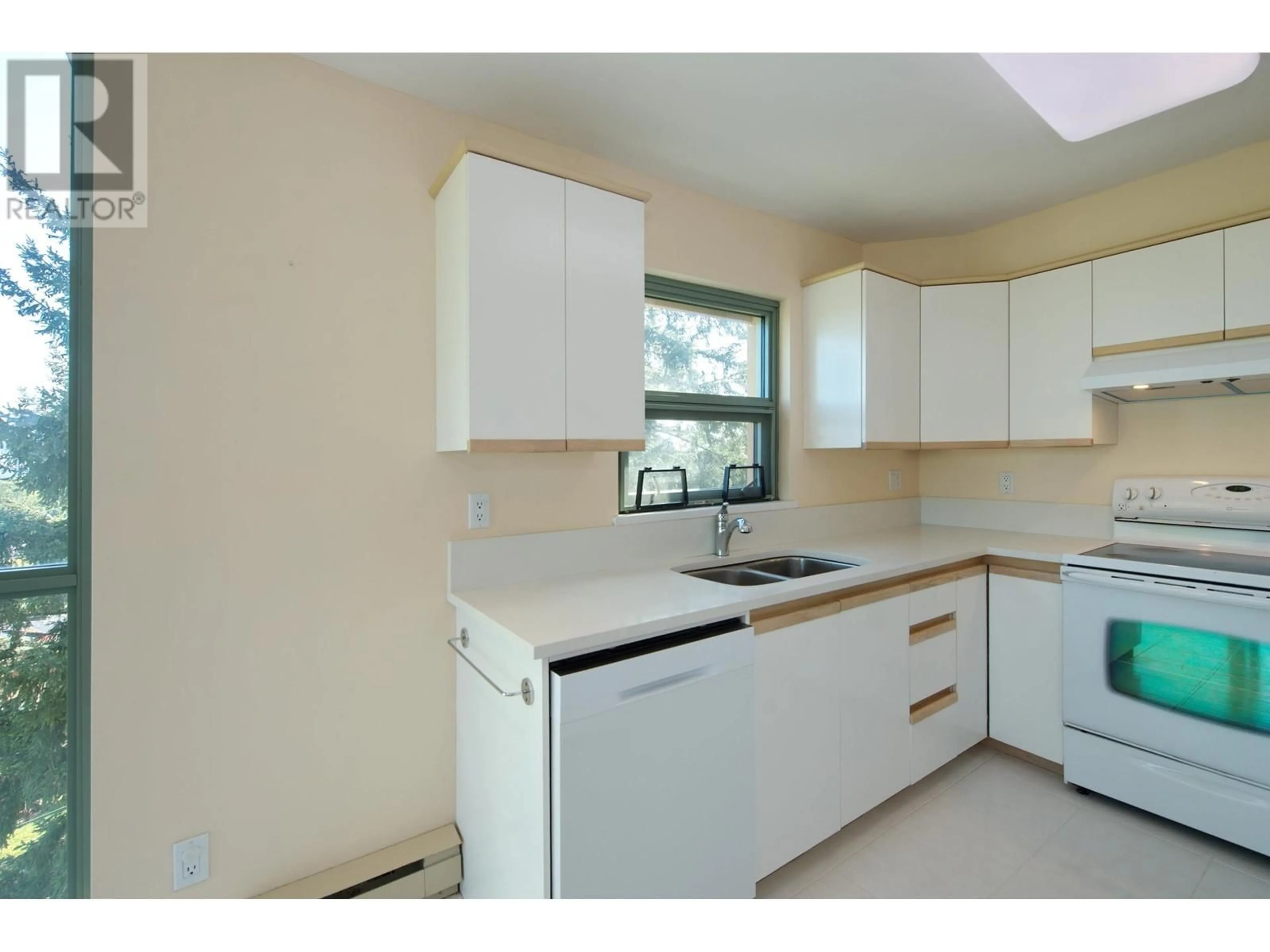 Standard kitchen, unknown for 810 - 7288 ACORN AVENUE, Burnaby British Columbia V5E4H6
