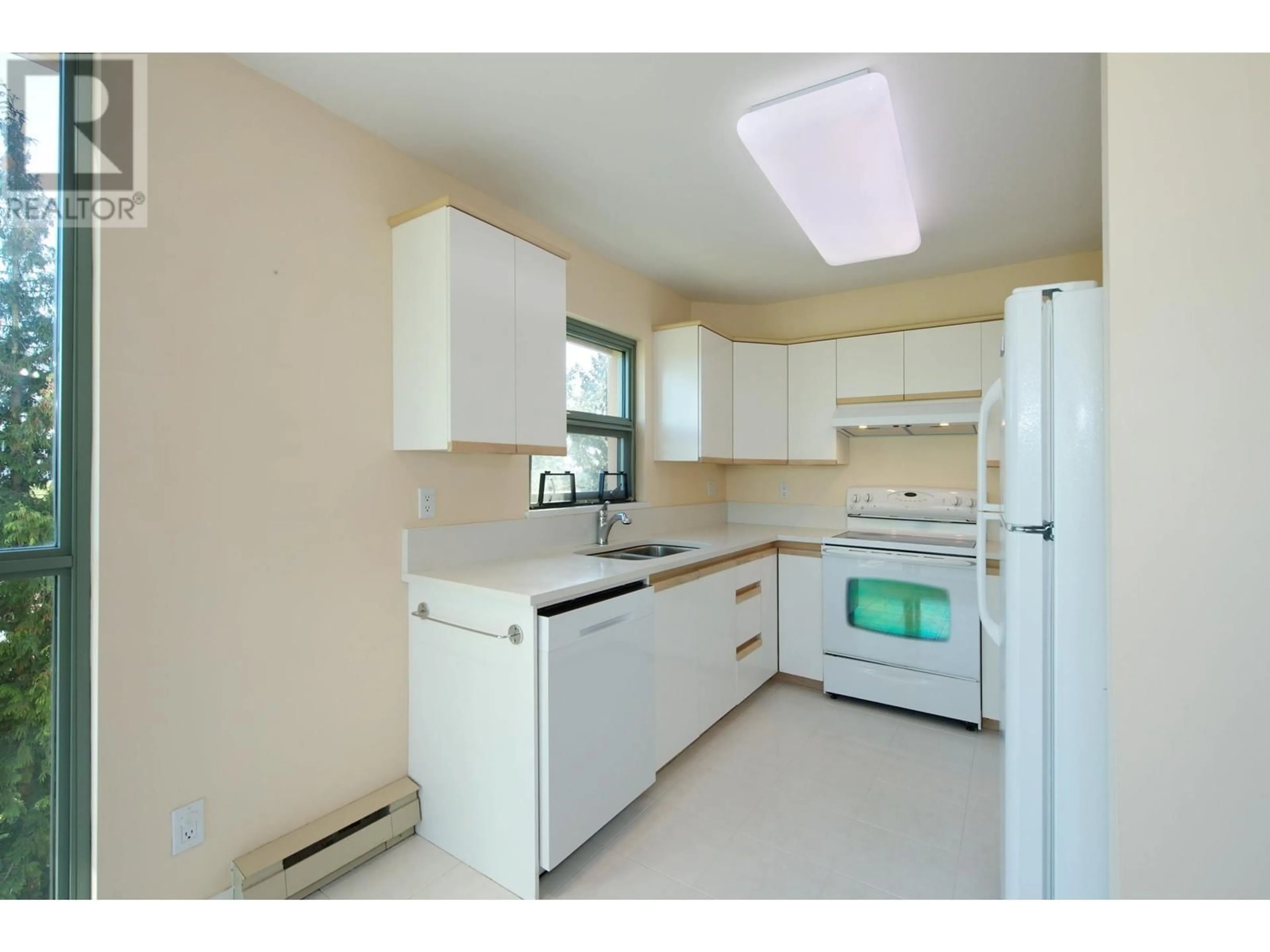 Standard kitchen, unknown for 810 - 7288 ACORN AVENUE, Burnaby British Columbia V5E4H6