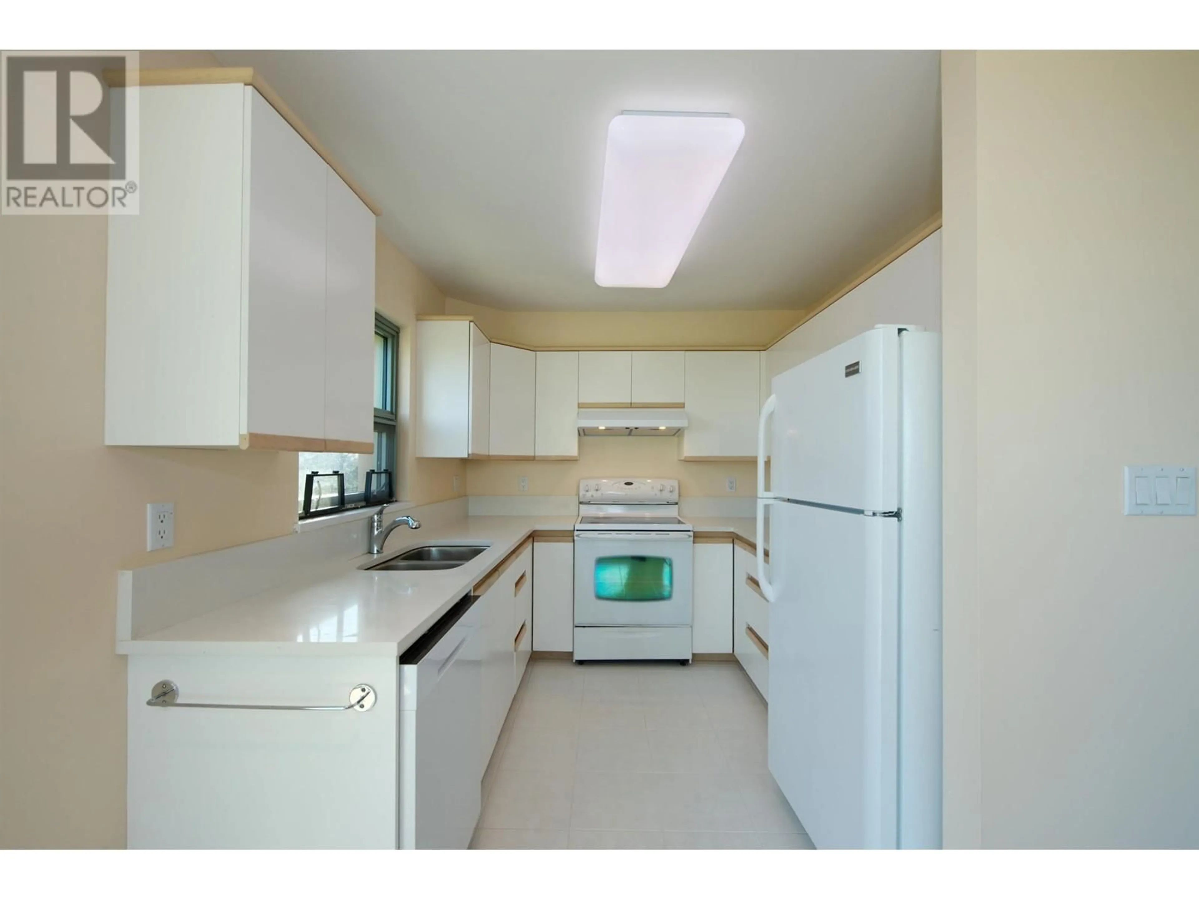 Standard kitchen, unknown for 810 - 7288 ACORN AVENUE, Burnaby British Columbia V5E4H6