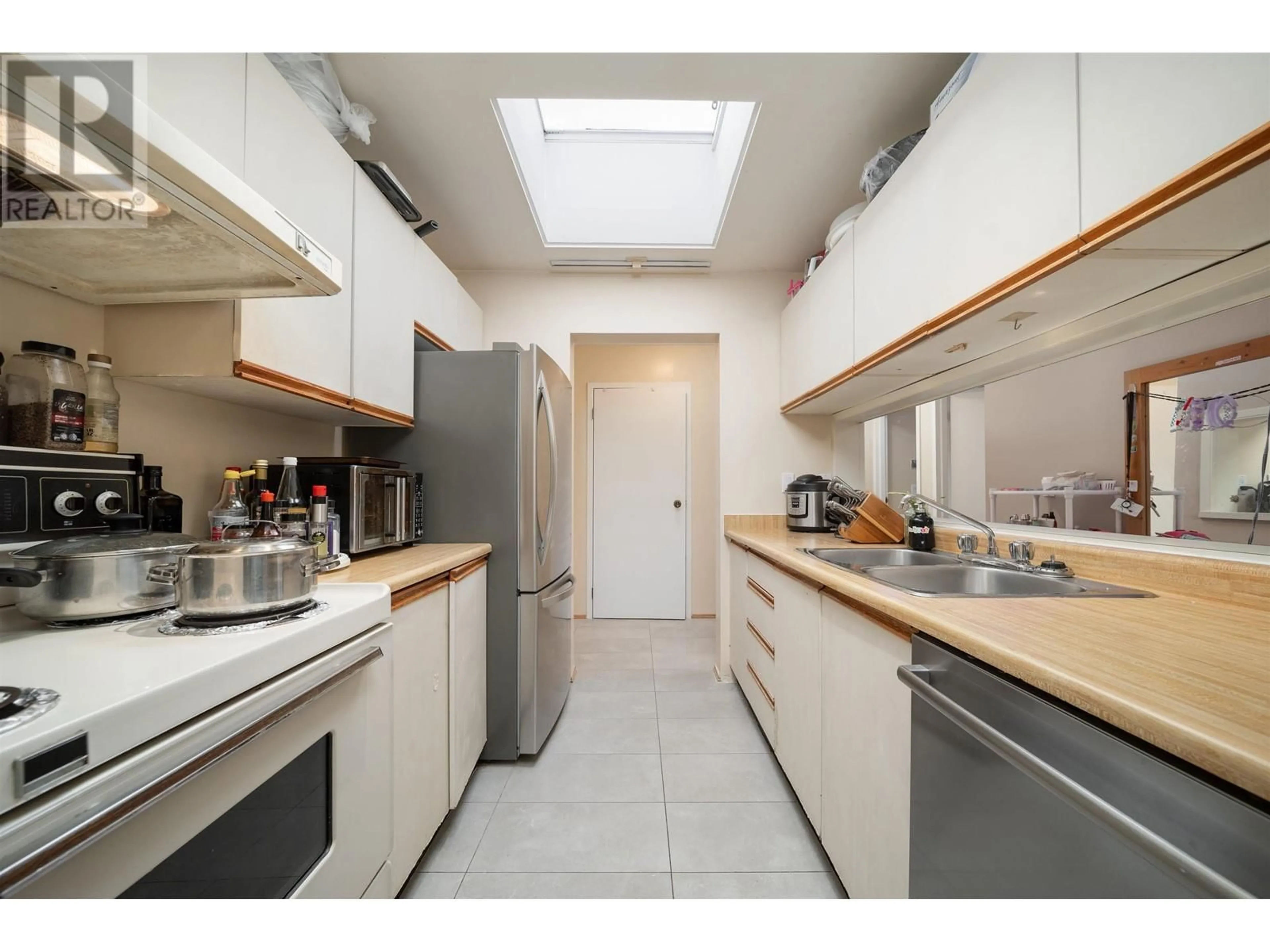 Standard kitchen, unknown for 305 - 7511 MINORU BOULEVARD, Richmond British Columbia V6Y1Z3