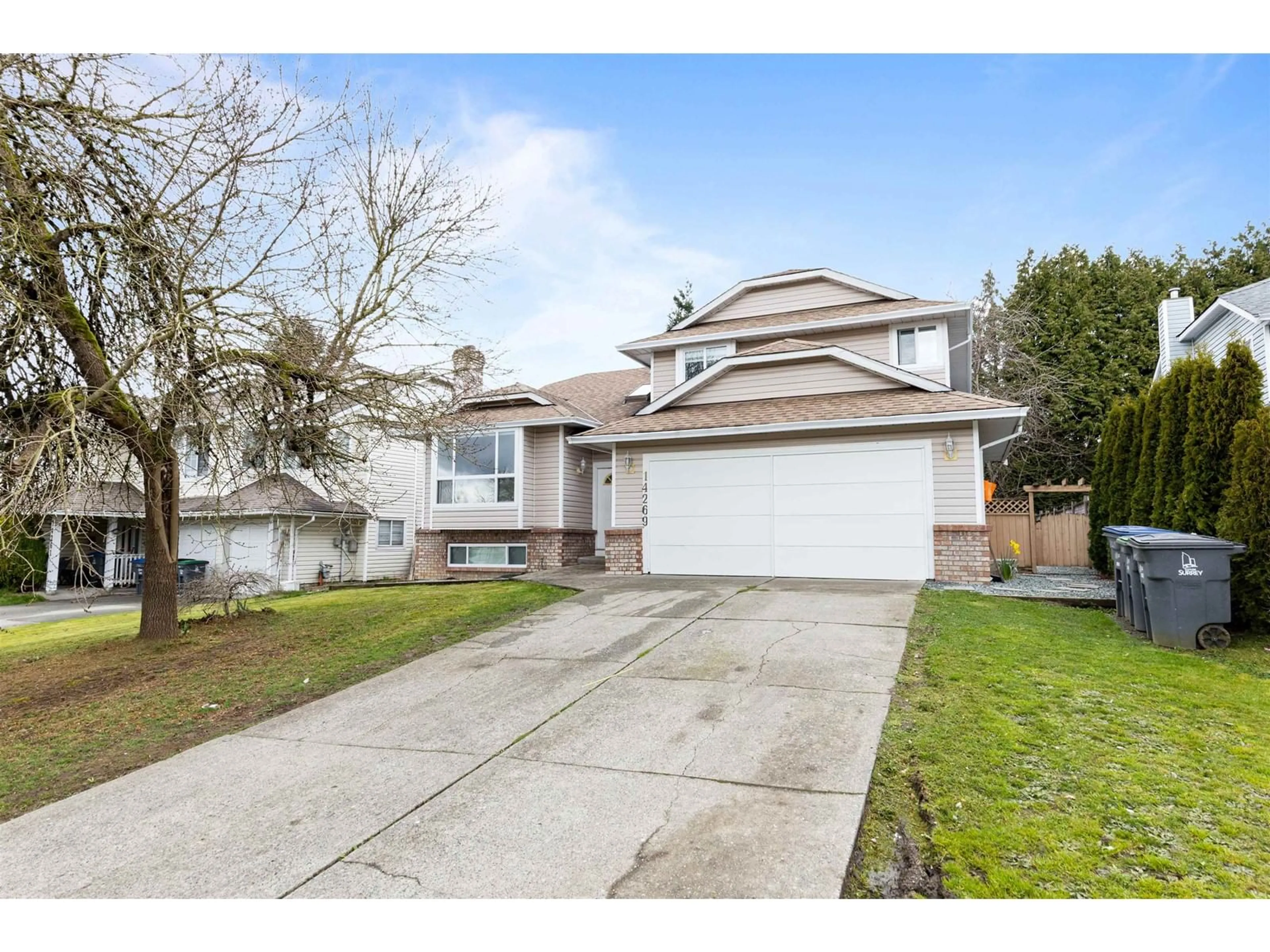 Home with vinyl exterior material, street for 14269 89A, Surrey British Columbia V3V7T1