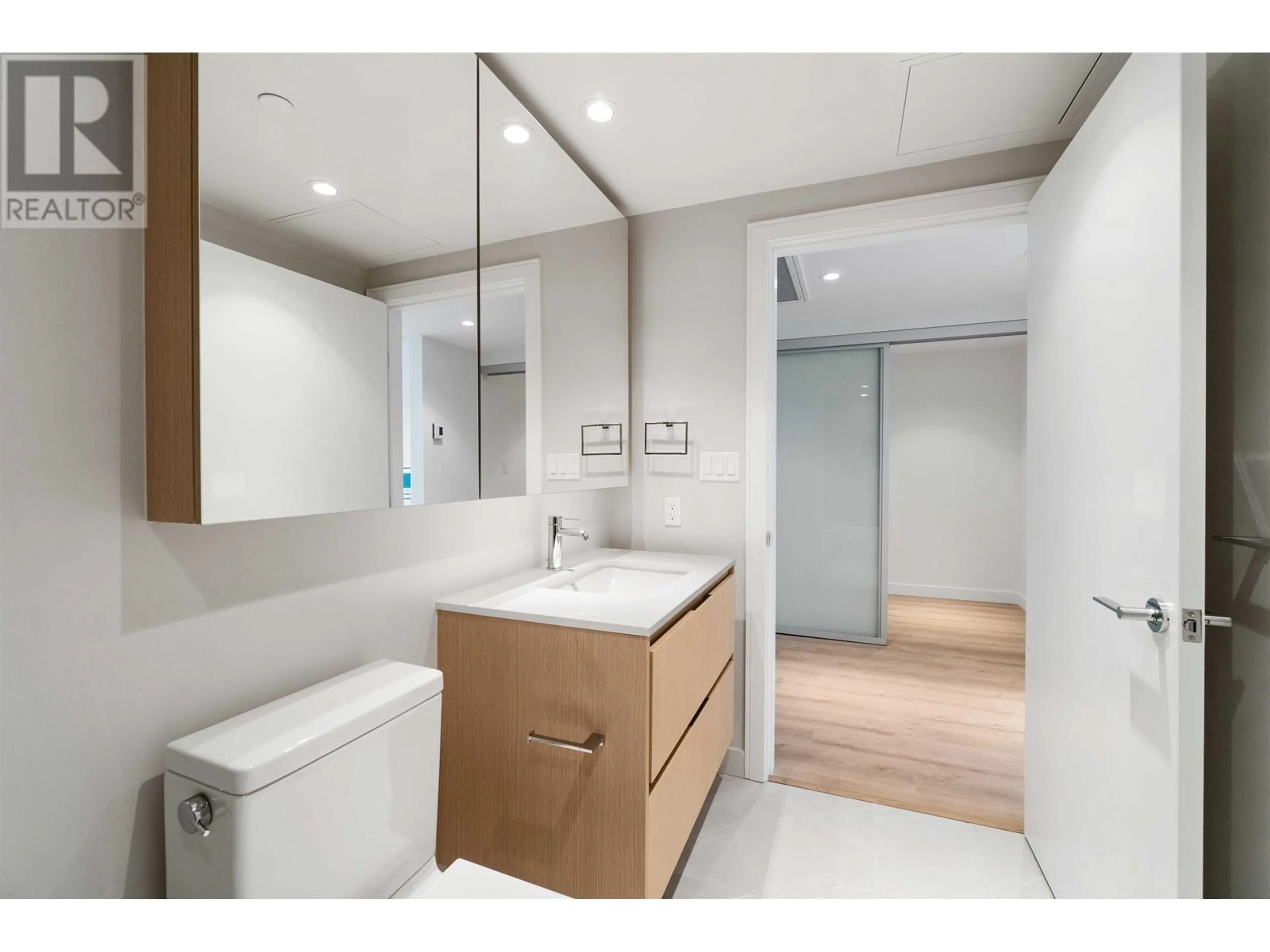 Standard bathroom, unknown for 1704 - 1500 FERN STREET, North Vancouver British Columbia V7J0E6