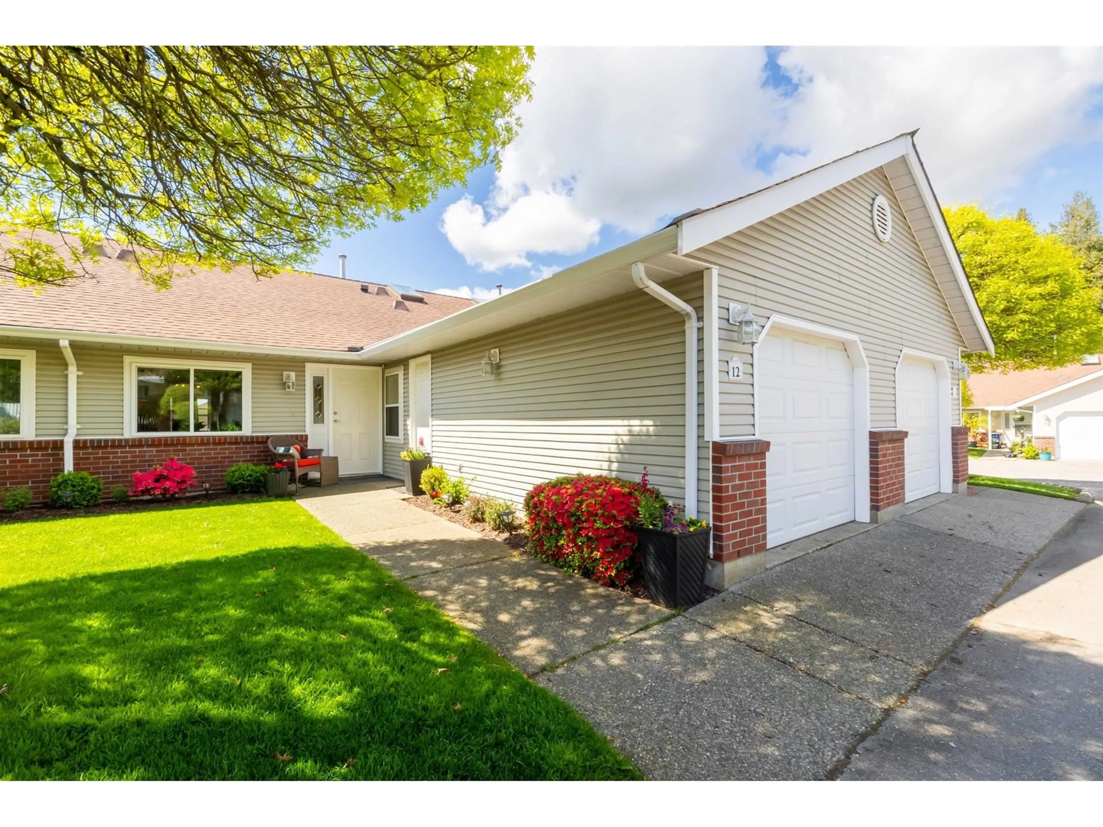 Home with vinyl exterior material, street for 12 - 2081 WINFIELD, Abbotsford British Columbia V3G1C7