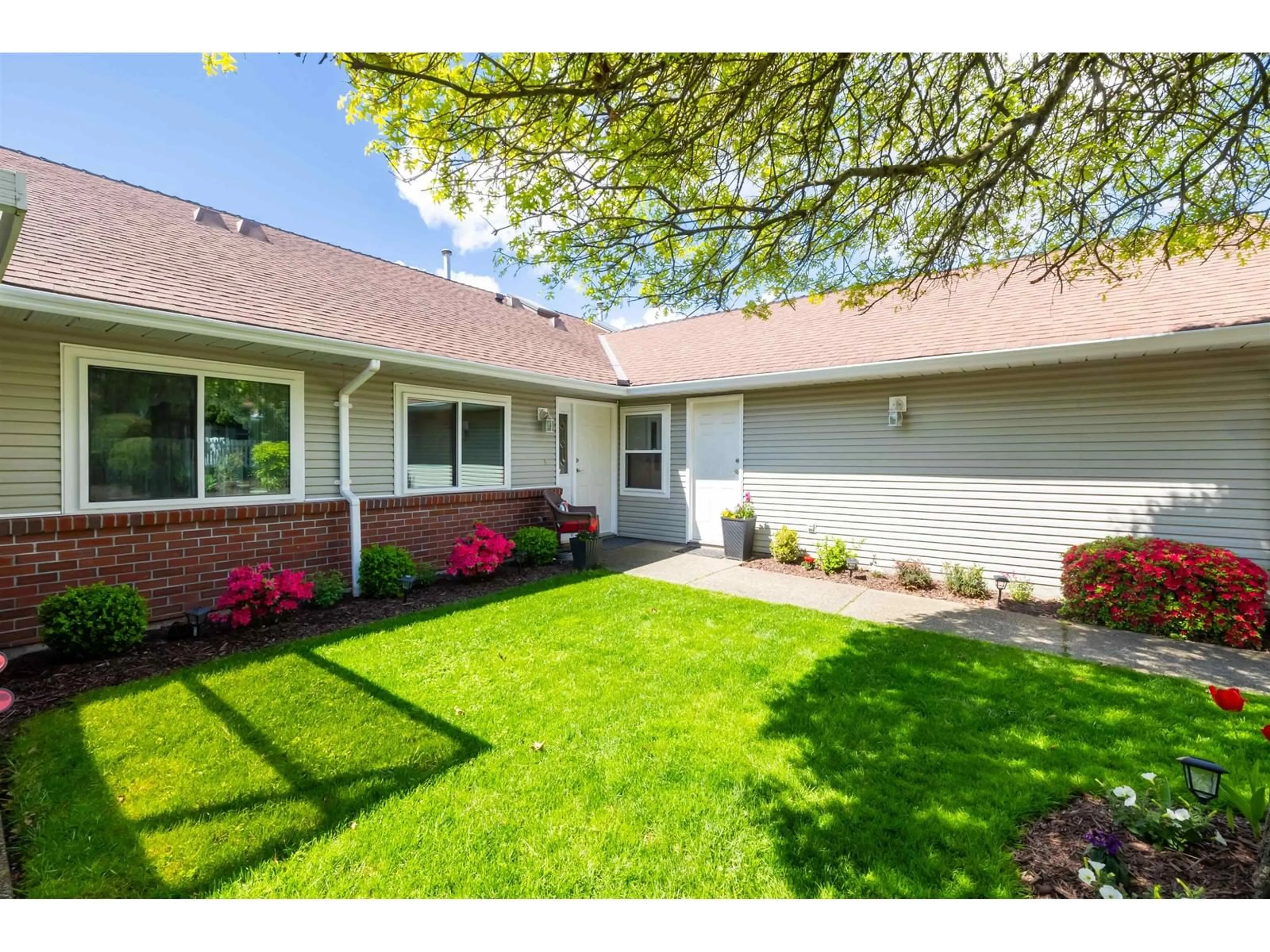 Home with vinyl exterior material, street for 12 - 2081 WINFIELD, Abbotsford British Columbia V3G1C7