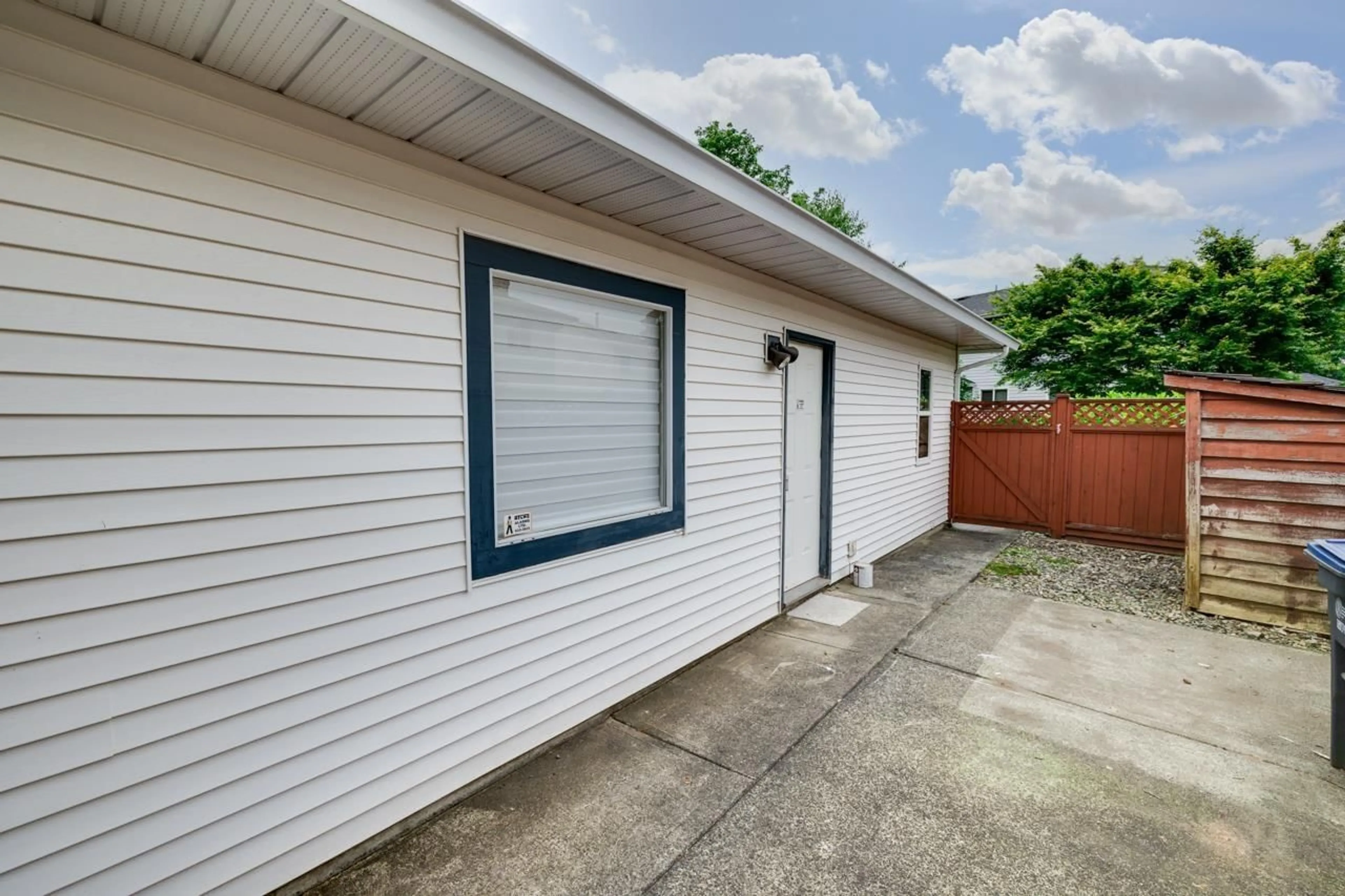 Home with vinyl exterior material, street for 15487 93, Surrey British Columbia V3R9B6