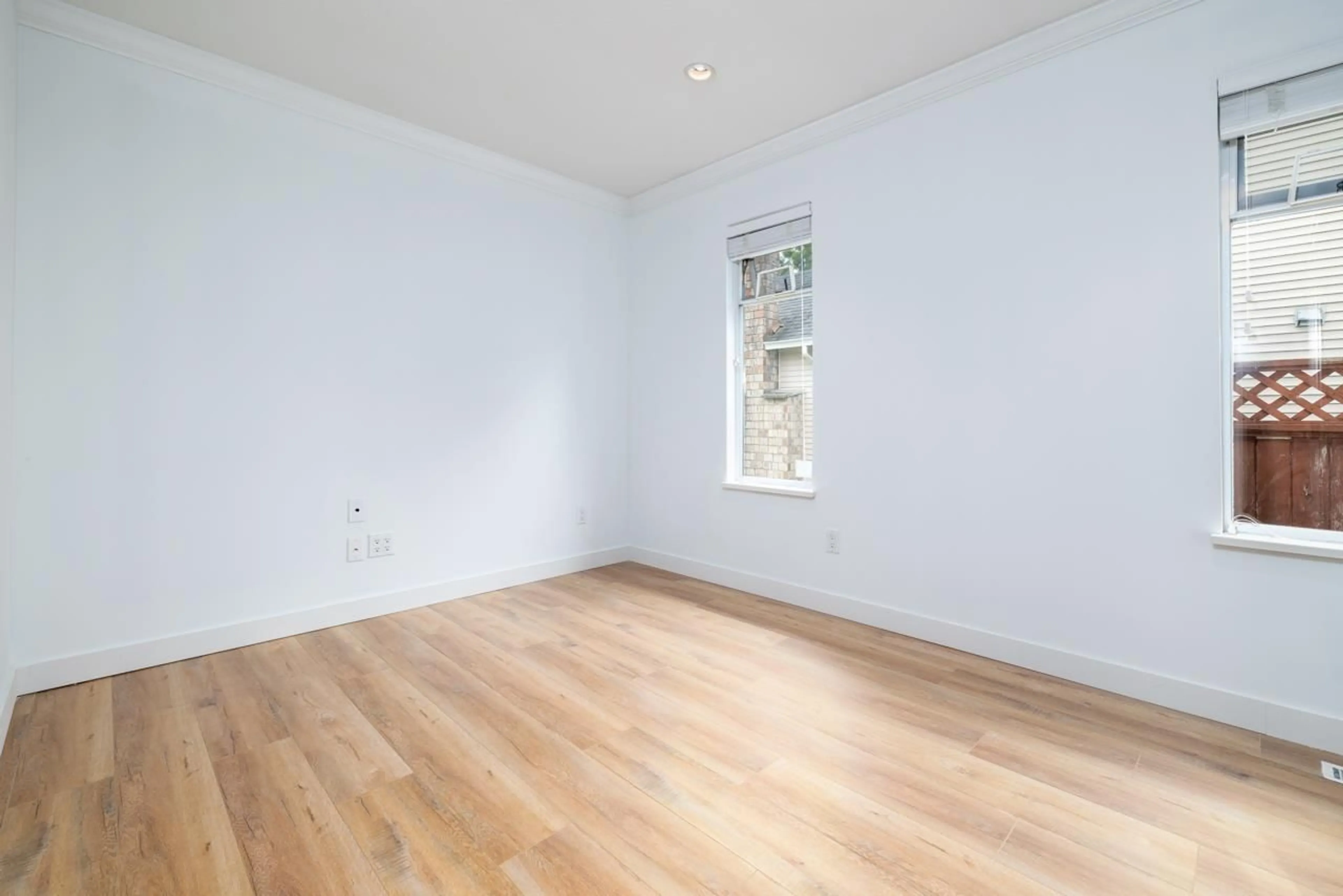 A pic of a room for 15487 93, Surrey British Columbia V3R9B6