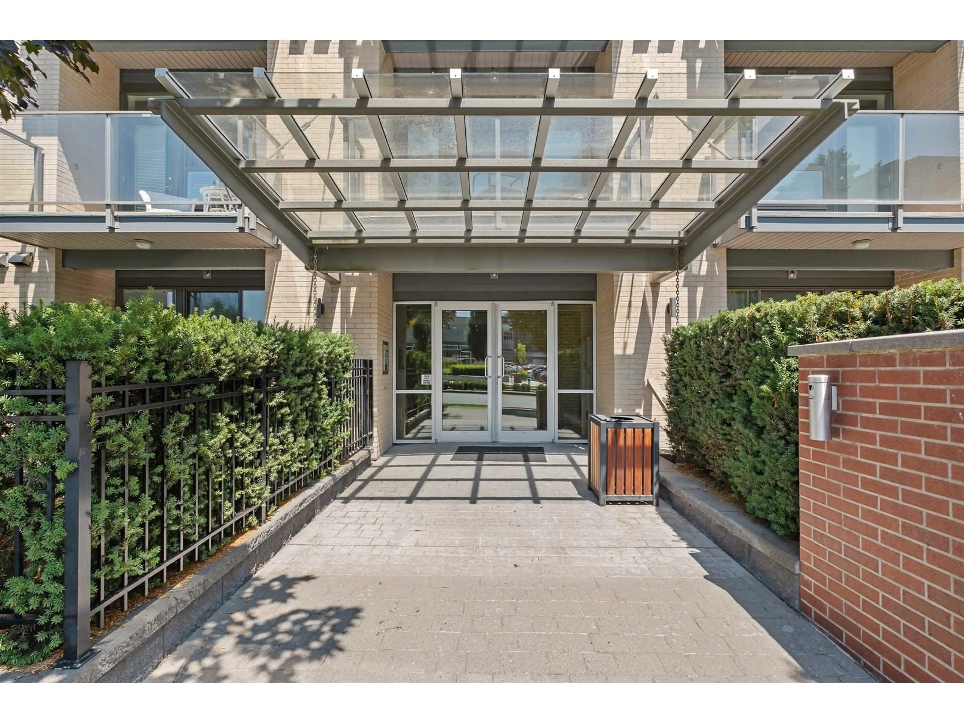 Indoor foyer for 104 - 3090 GLADWIN, Abbotsford British Columbia V2T0G2