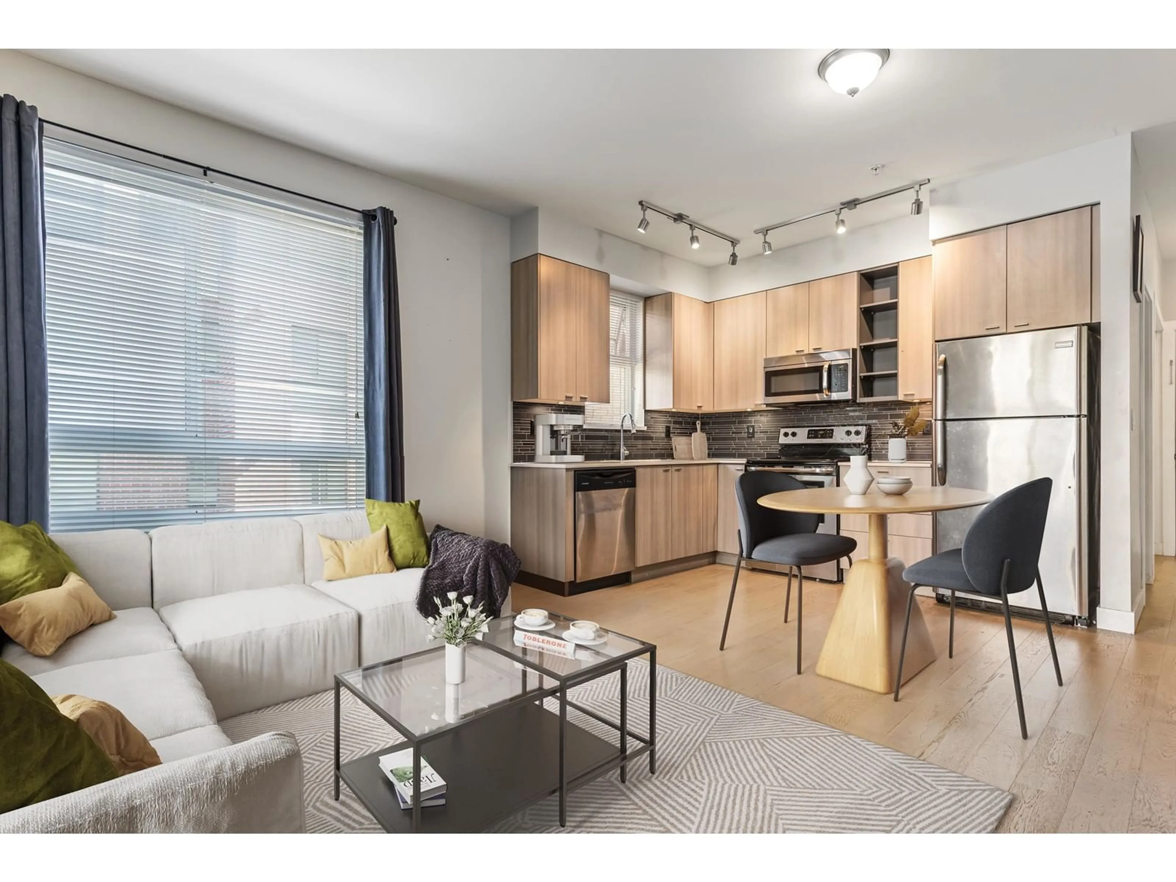 Living room with furniture, unknown for 104 - 3090 GLADWIN, Abbotsford British Columbia V2T0G2