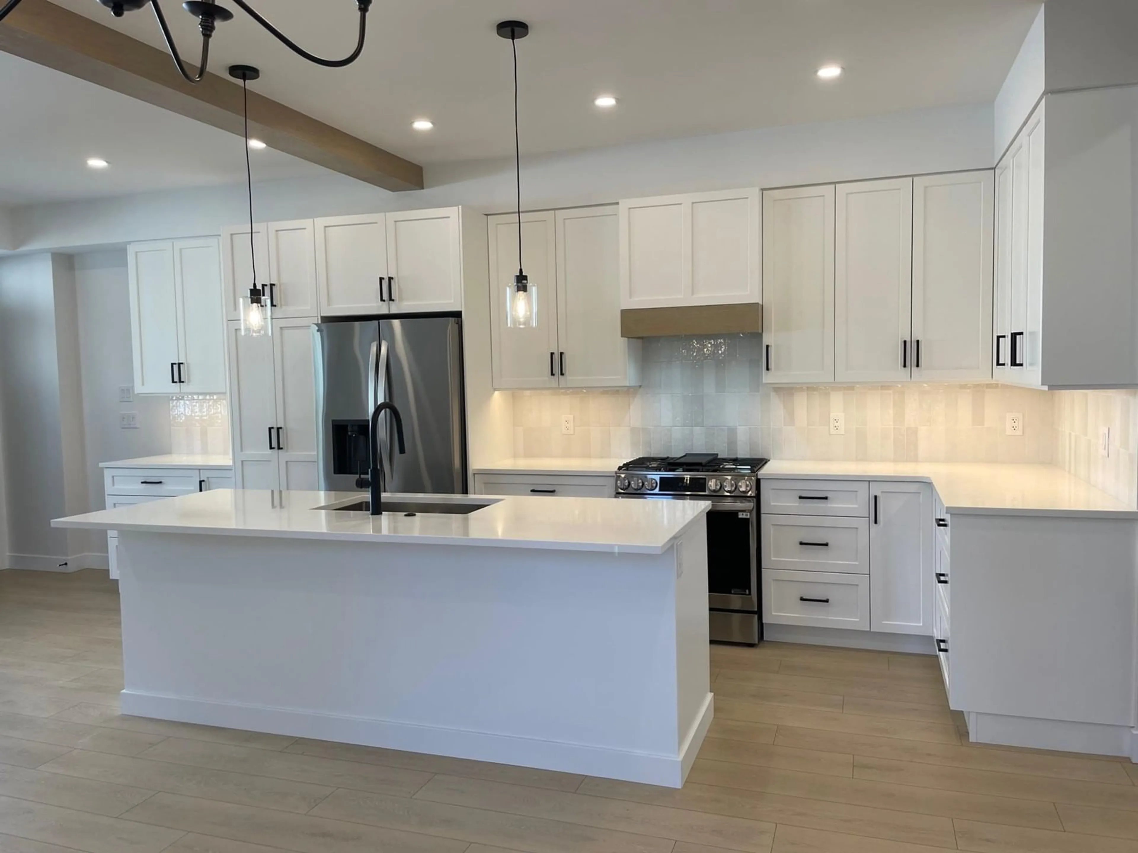 Open concept kitchen, unknown for 34643 FIRST, Abbotsford British Columbia V2S8C2