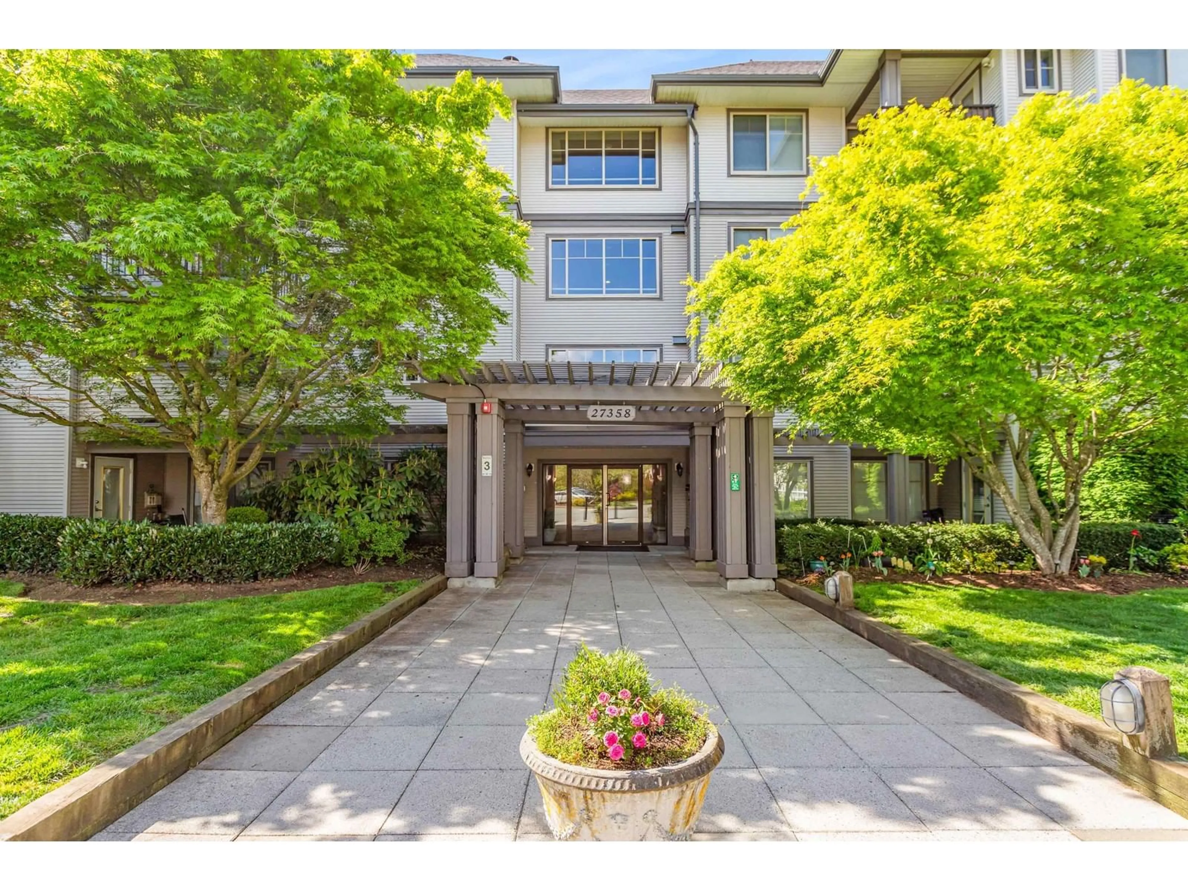 Indoor foyer for 131 - 27358 32, Langley British Columbia V4W3M5