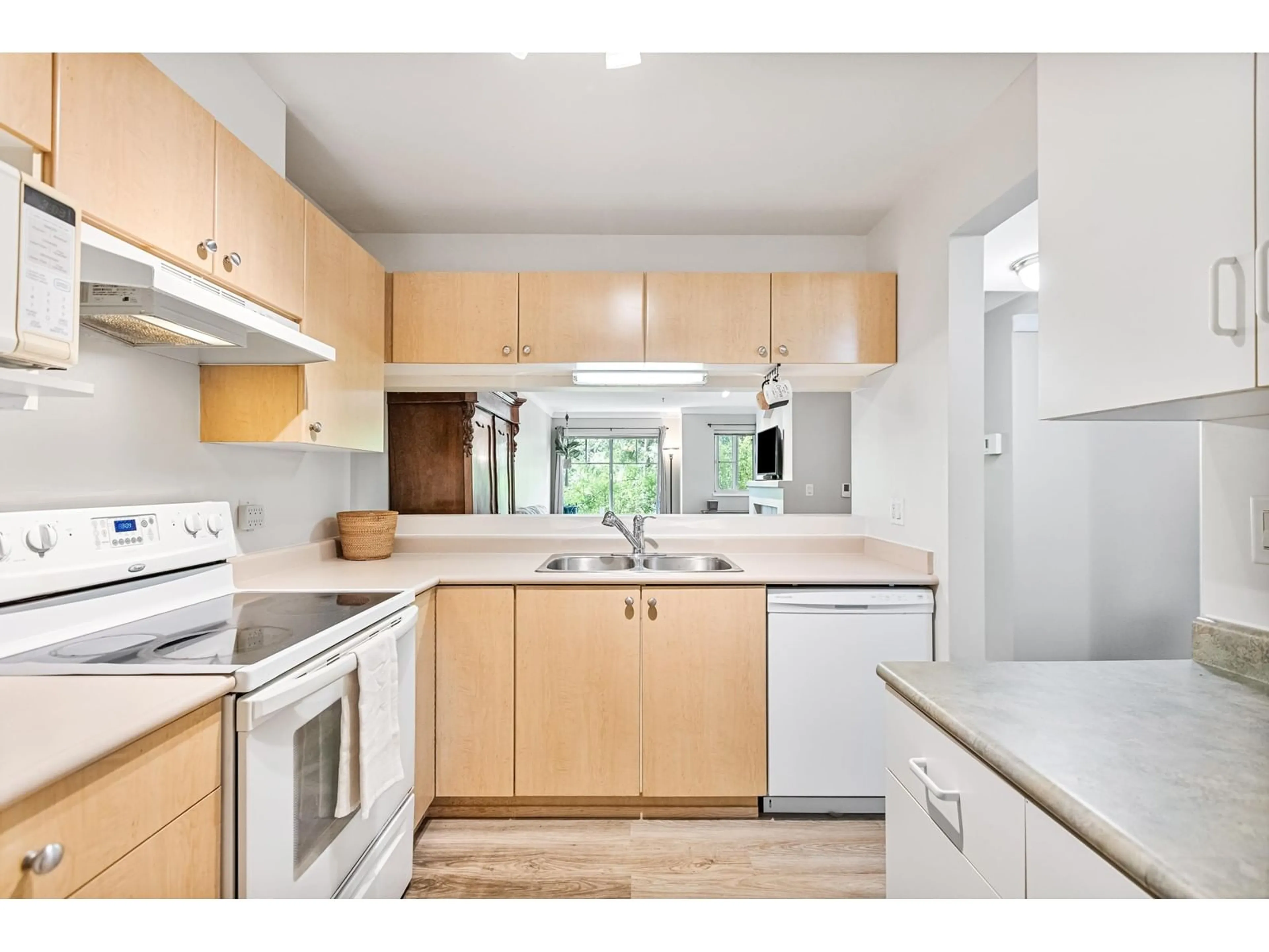 Standard kitchen, unknown for 131 - 27358 32, Langley British Columbia V4W3M5