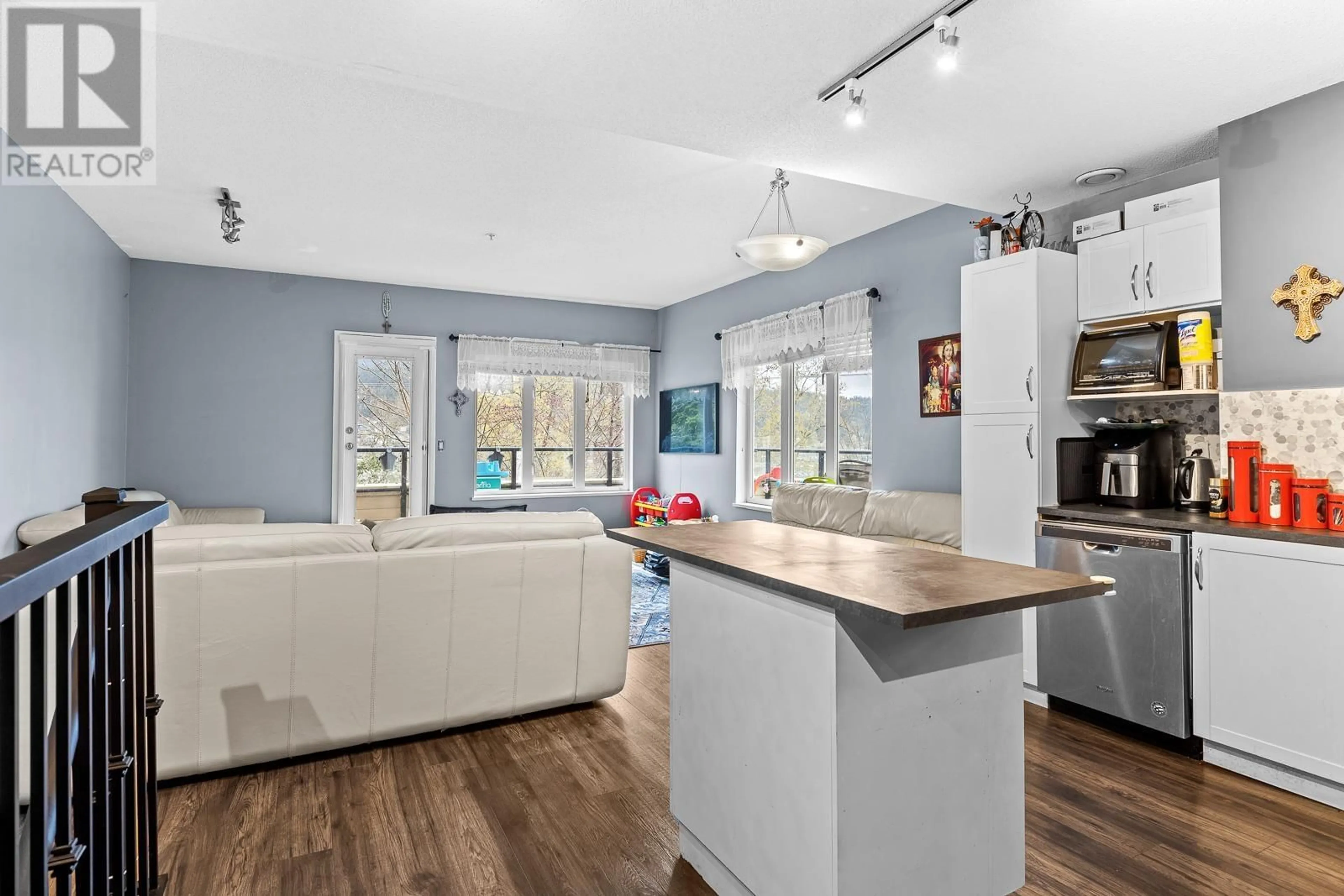 Open concept kitchen, unknown for 112 - 160 SHORELINE CIRCLE, Port Moody British Columbia V3H0B2
