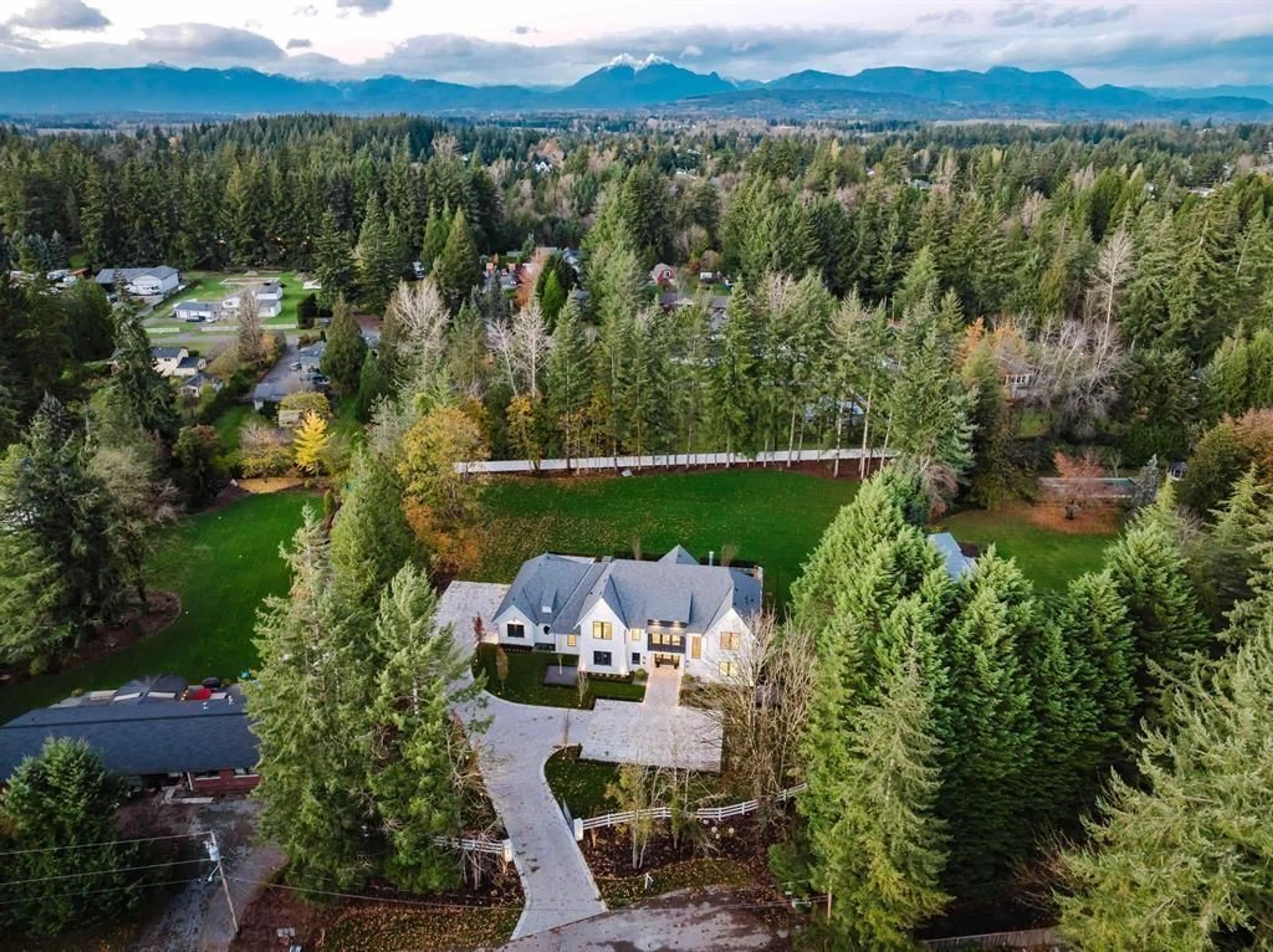 A pic from outside/outdoor area/front of a property/back of a property/a pic from drone, mountain view for 24255 54, Langley British Columbia V2Z2N4