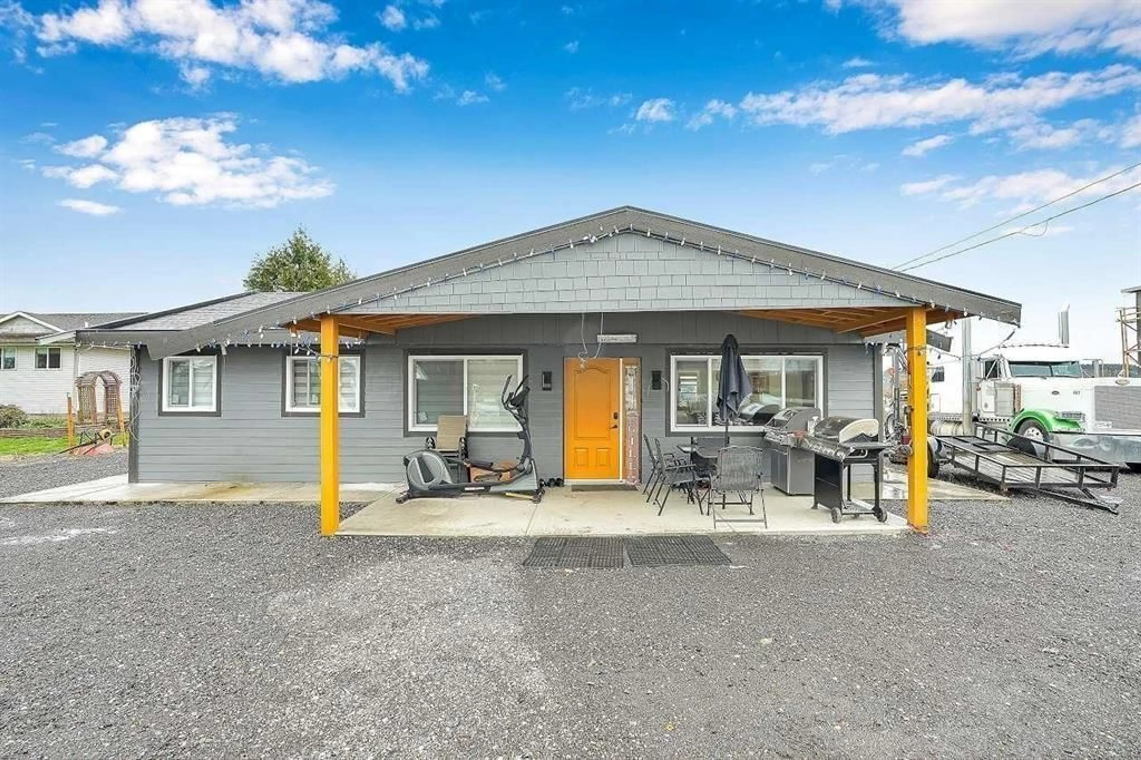 Patio, unknown for 18044 40, Surrey British Columbia V3S0L5