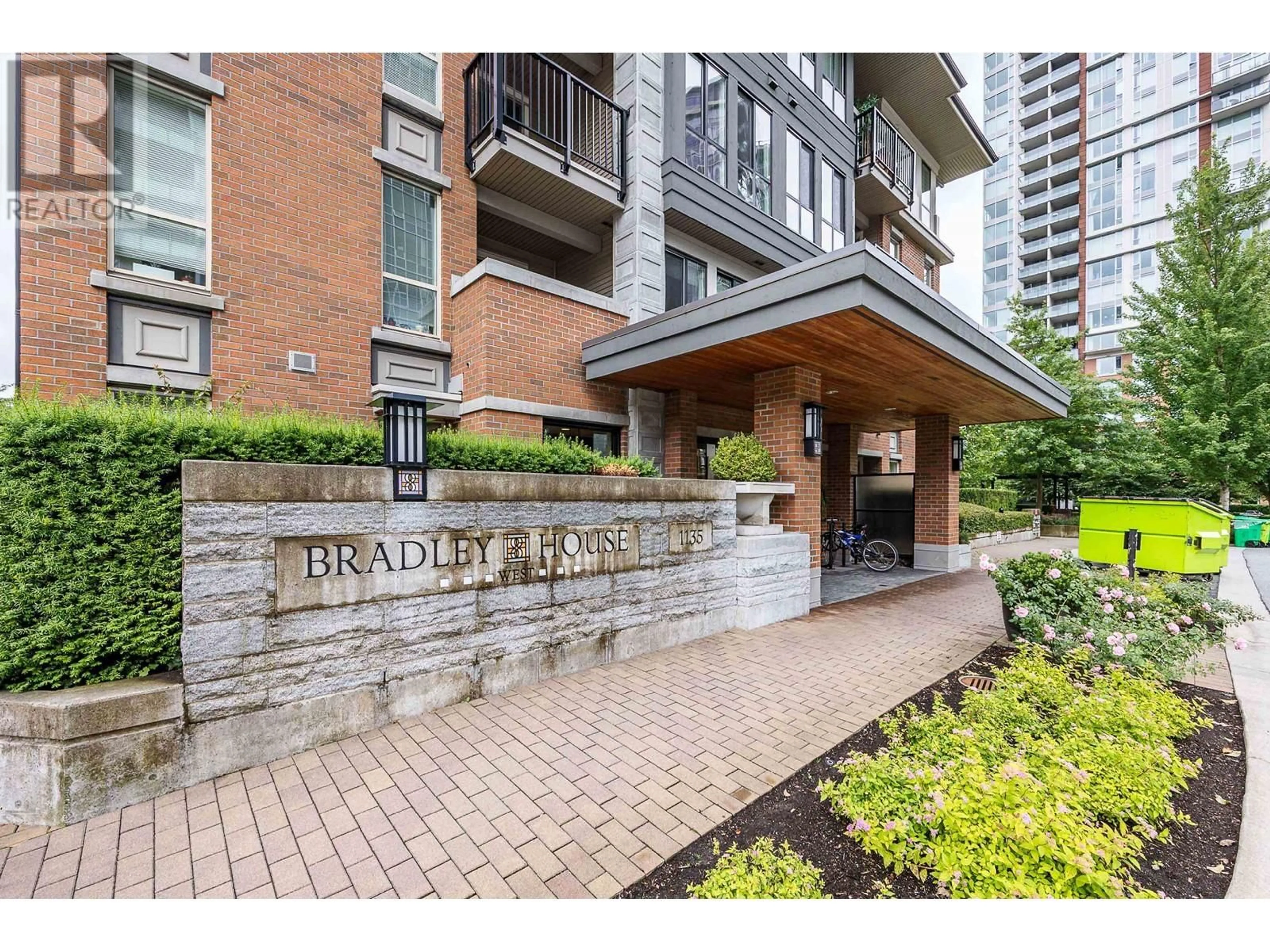 Indoor foyer for 105 - 1135 WINDSOR MEWS, Coquitlam British Columbia V3B0L2