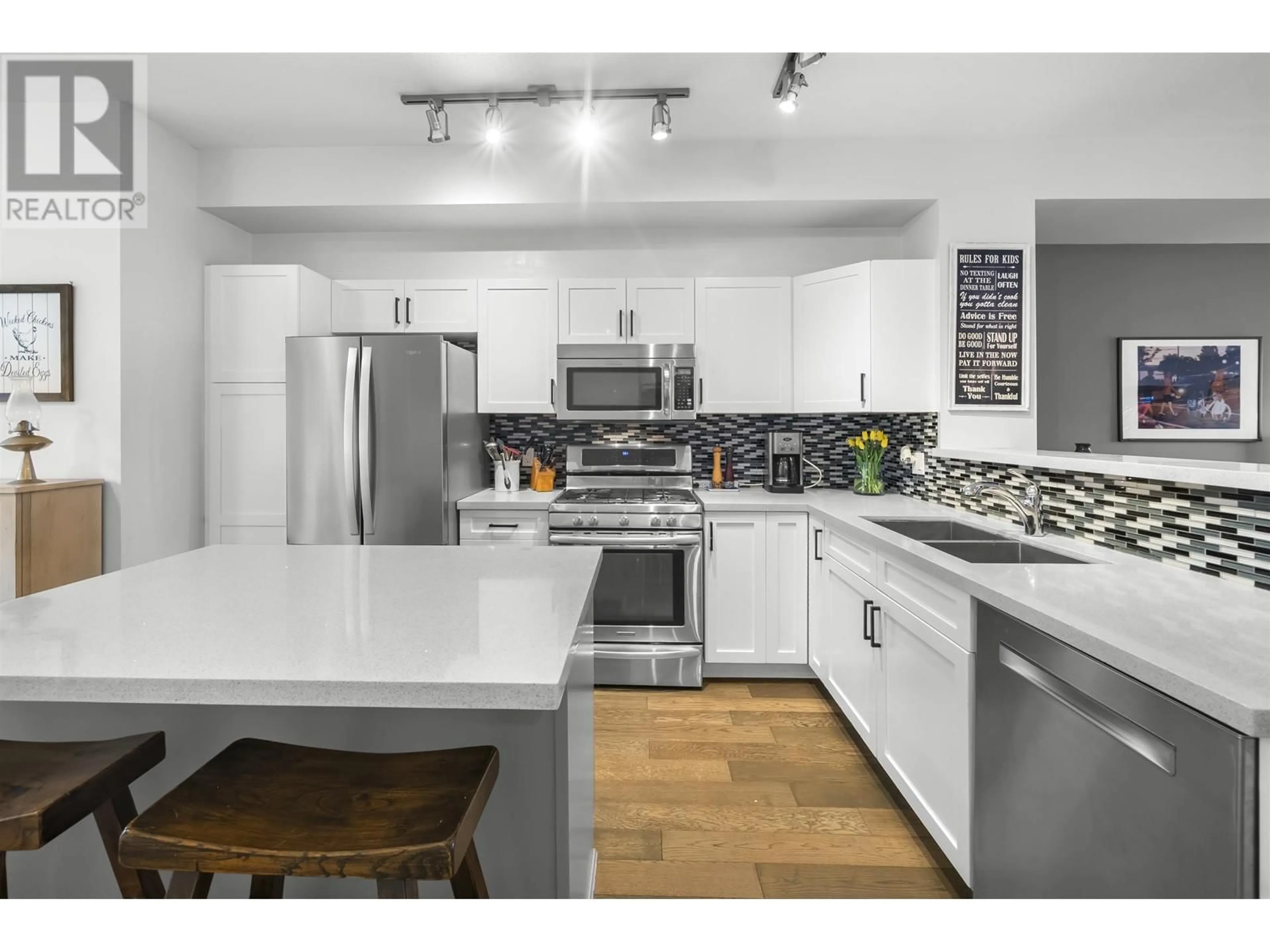 Open concept kitchen, ceramic/tile floor for 44 - 55 HAWTHORN DRIVE, Port Moody British Columbia V3H0B3