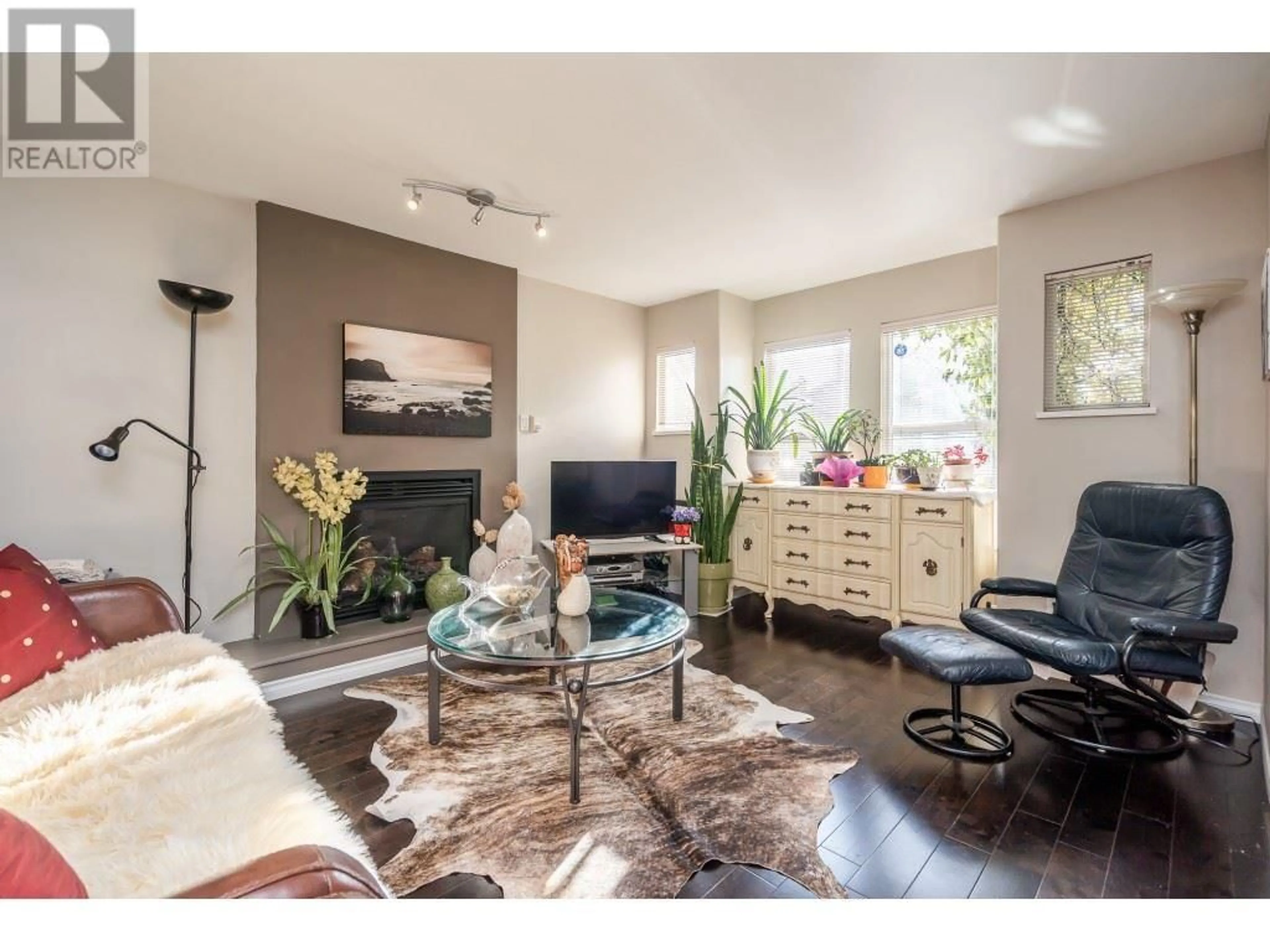 Living room with furniture, wood/laminate floor for 1528 BOND STREET, North Vancouver British Columbia V7J1E7