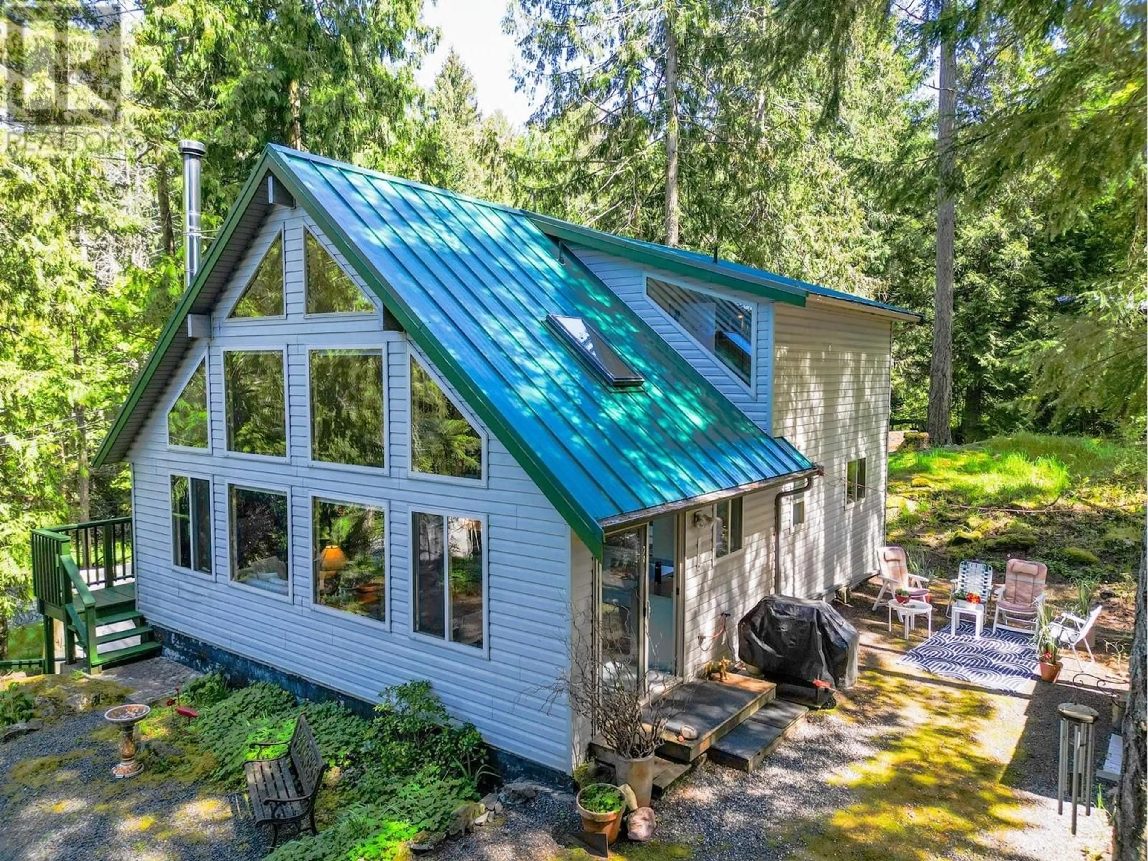 A pic from outside/outdoor area/front of a property/back of a property/a pic from drone, unknown for 2609 DORY WAY, Pender Island British Columbia V0N2M2