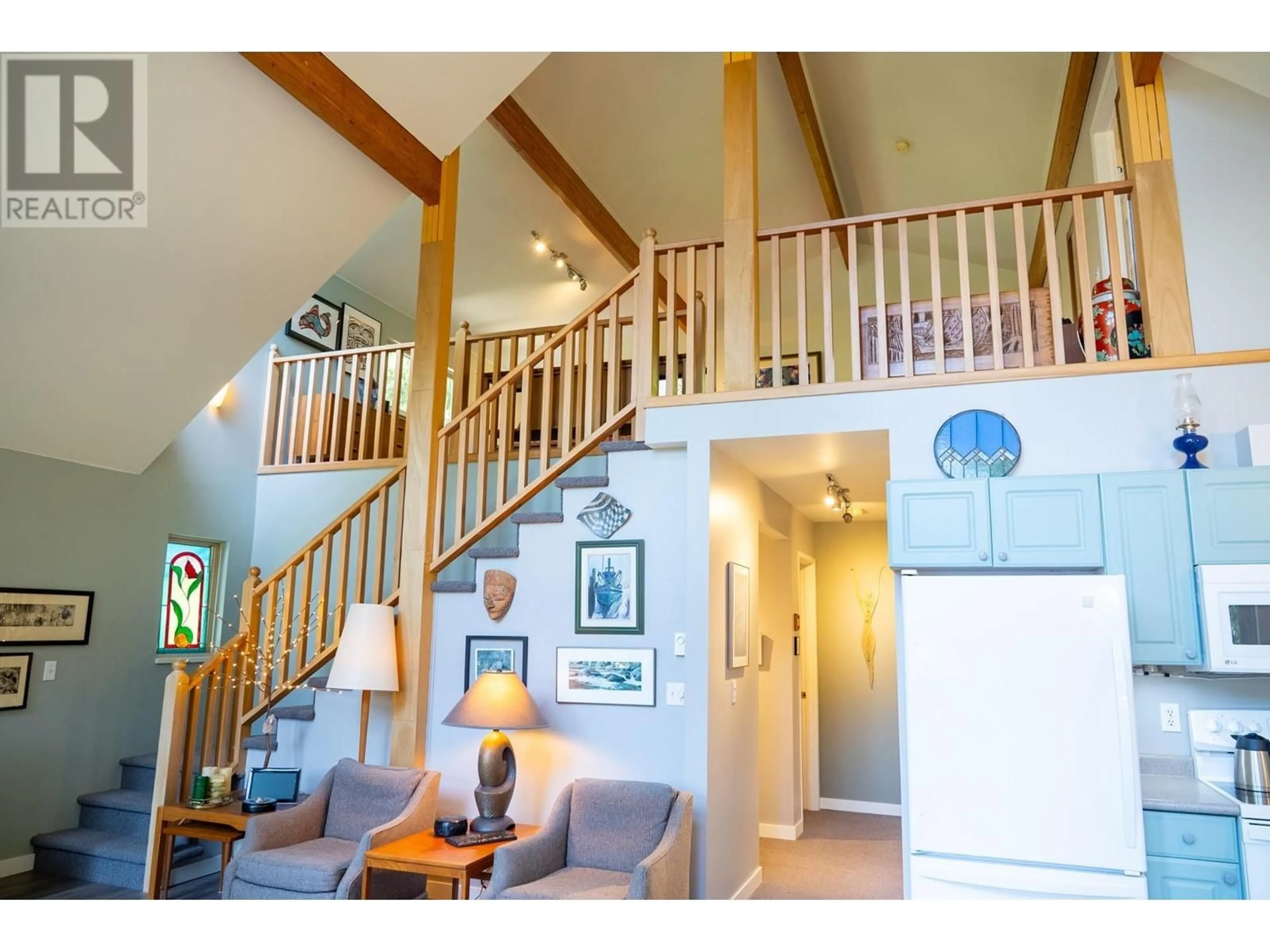 Indoor foyer for 2609 DORY WAY, Pender Island British Columbia V0N2M2