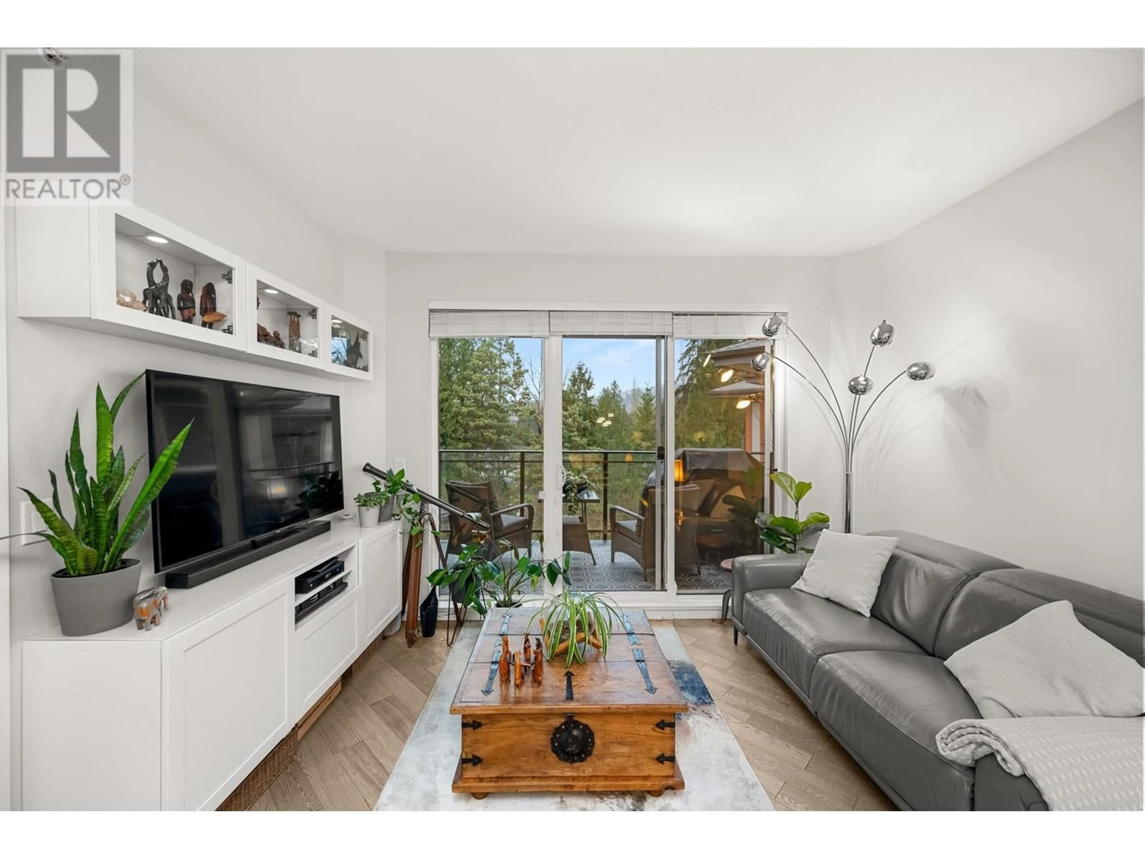 Living room with furniture, unknown for 501 - 3399 NOEL DRIVE, Burnaby British Columbia V3J0G8