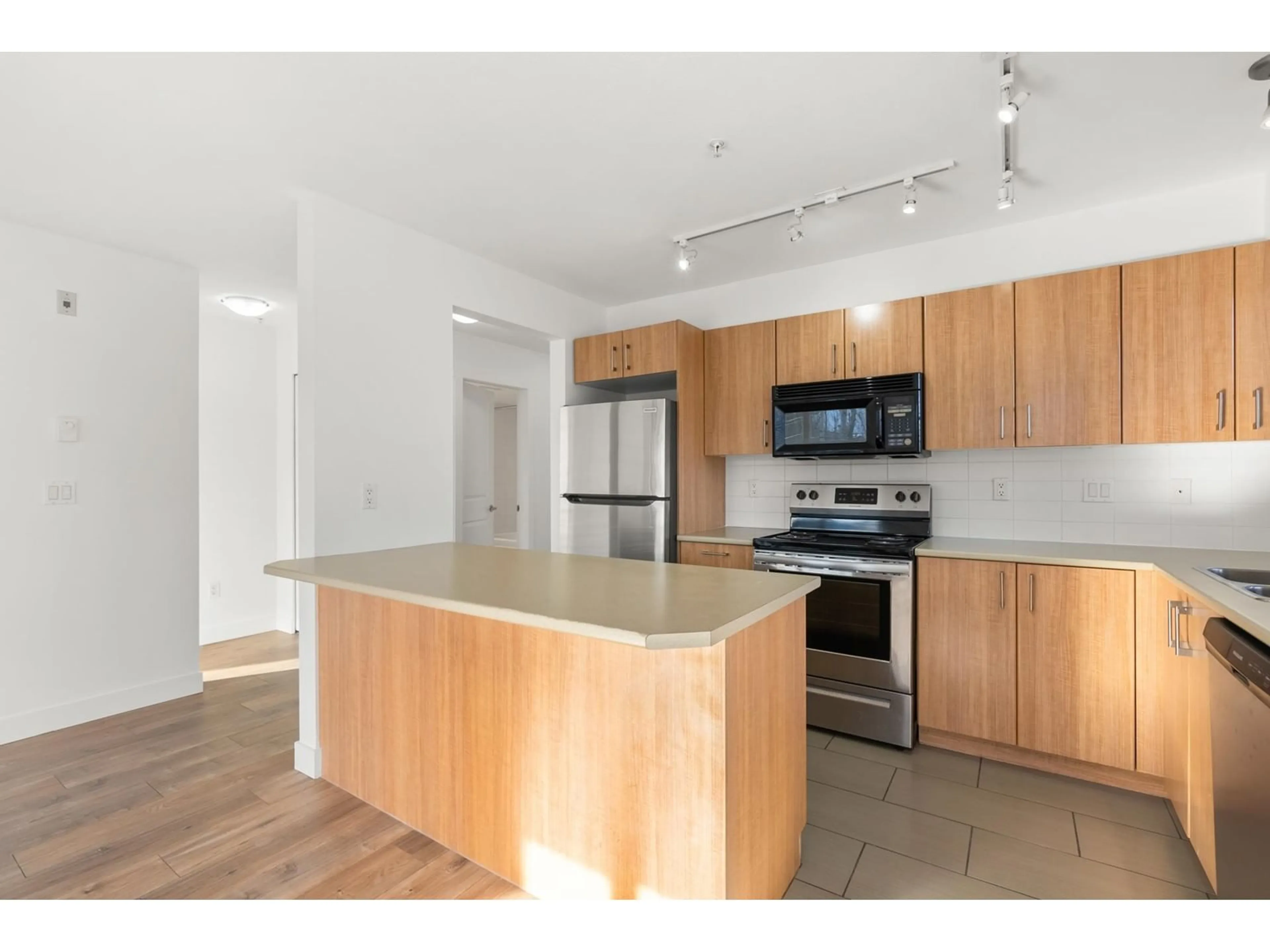 Standard kitchen, unknown for 203 - 45561 YALE ROAD, Chilliwack British Columbia V2P0A8