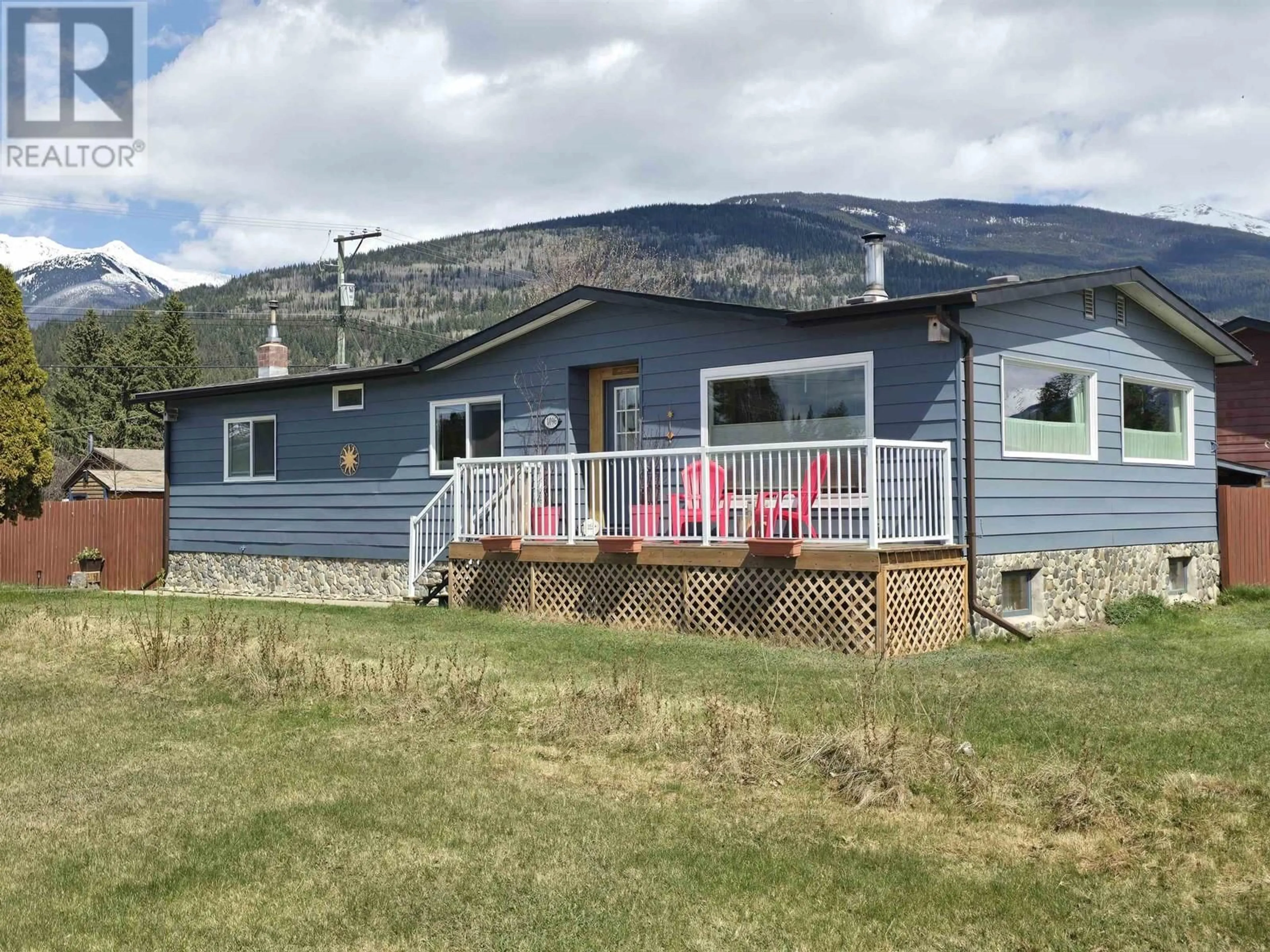 Home with vinyl exterior material, mountain view for 1096 8TH AVENUE, Valemount British Columbia V0E2Z0