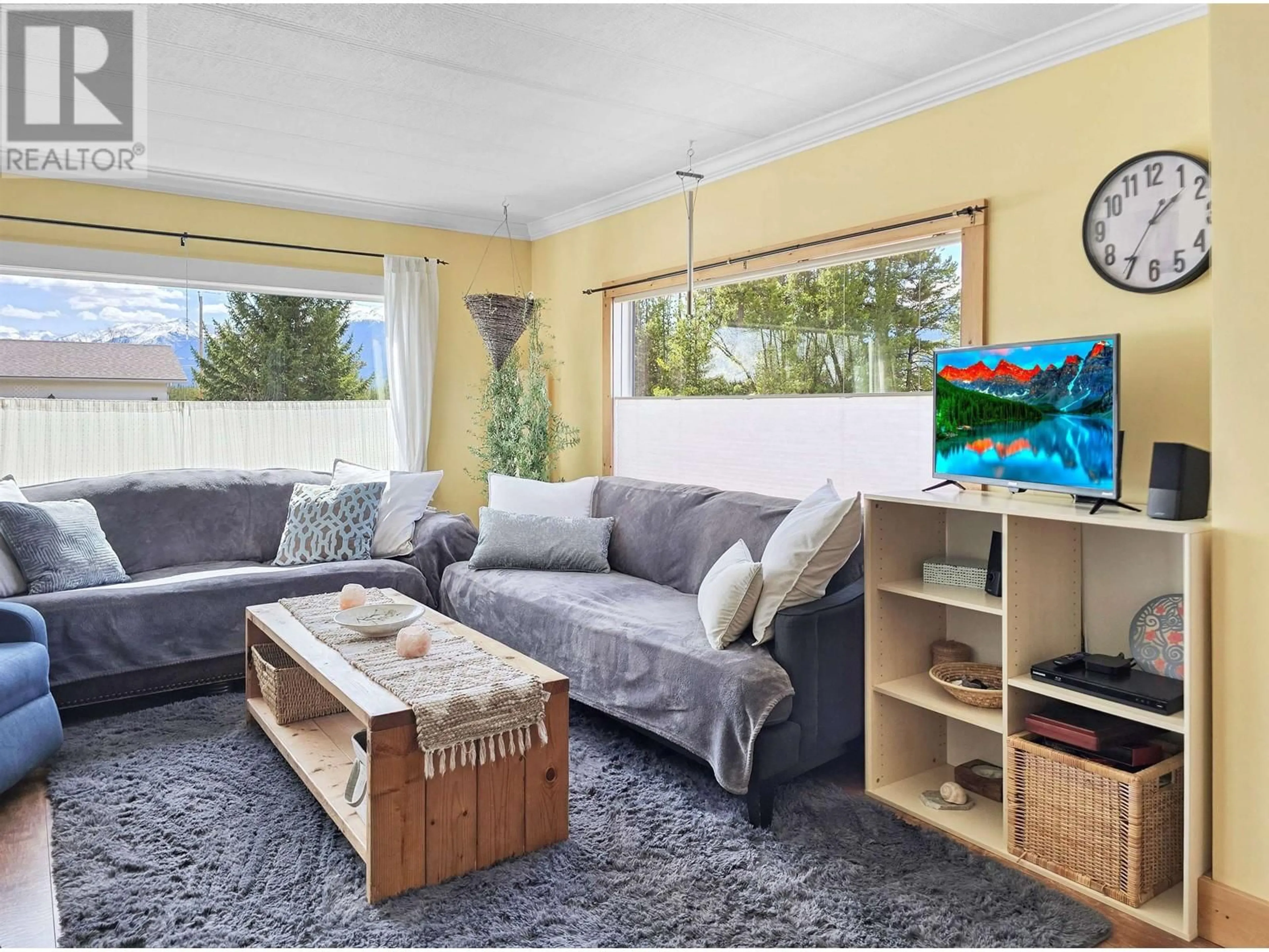 Living room with furniture, unknown for 1096 8TH AVENUE, Valemount British Columbia V0E2Z0
