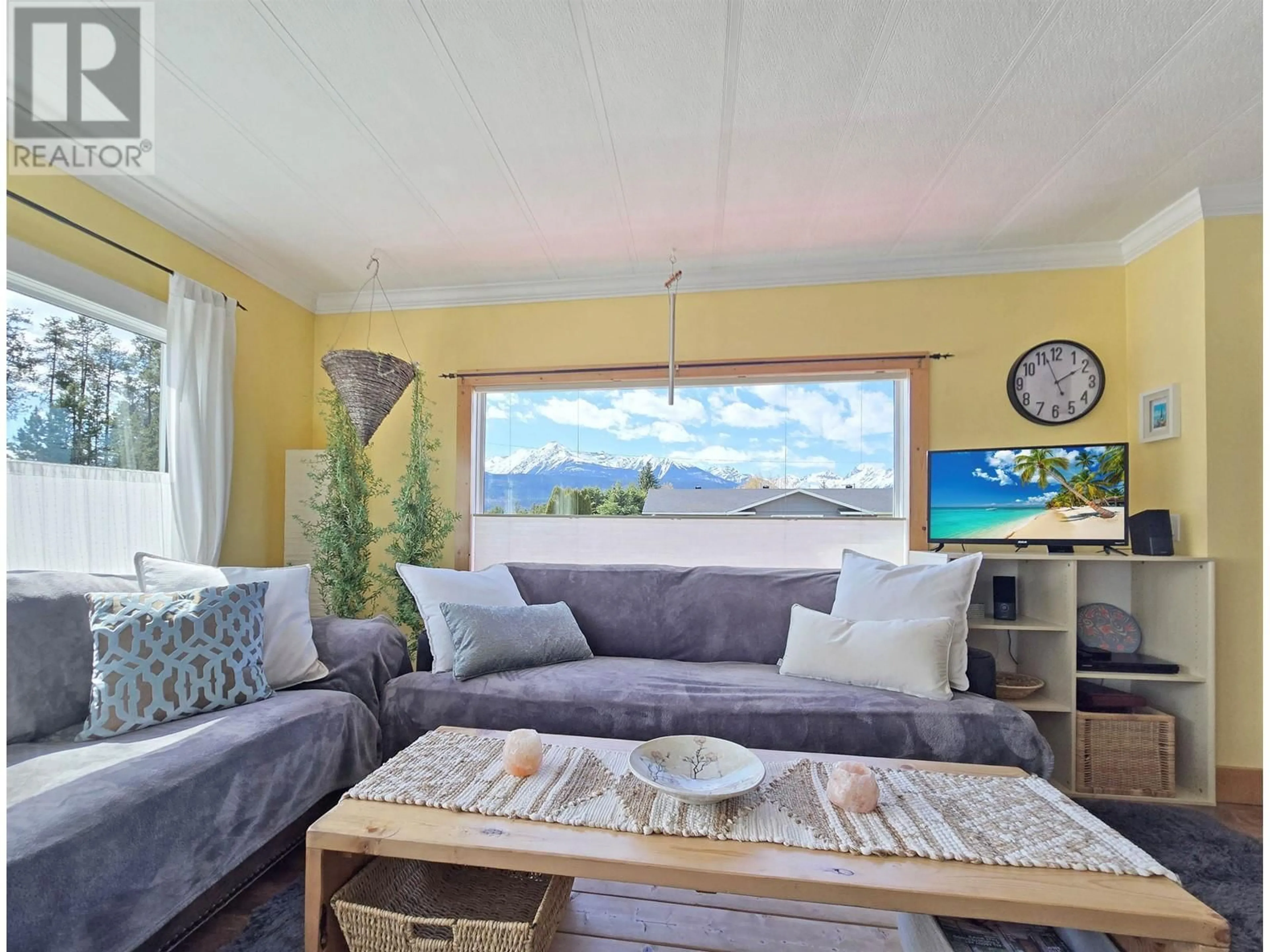 Living room with furniture, unknown for 1096 8TH AVENUE, Valemount British Columbia V0E2Z0