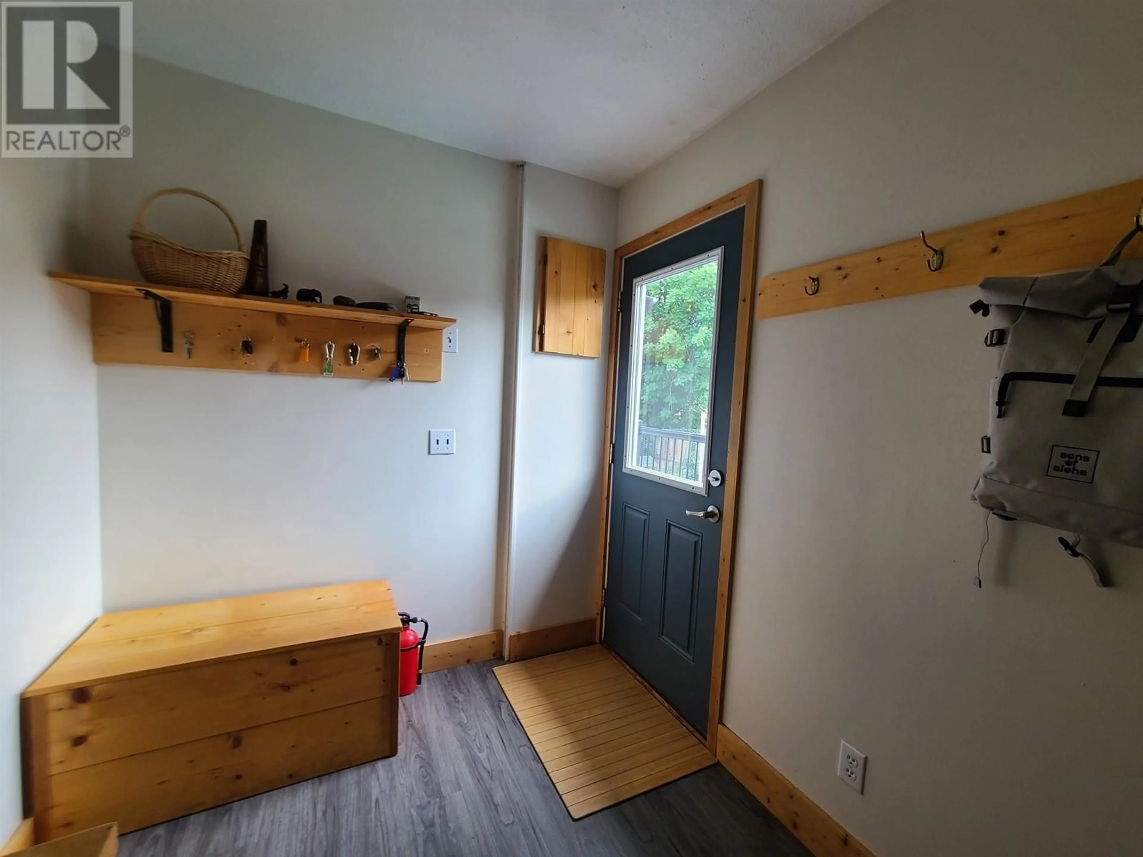 A pic of a room for 1096 8TH AVENUE, Valemount British Columbia V0E2Z0