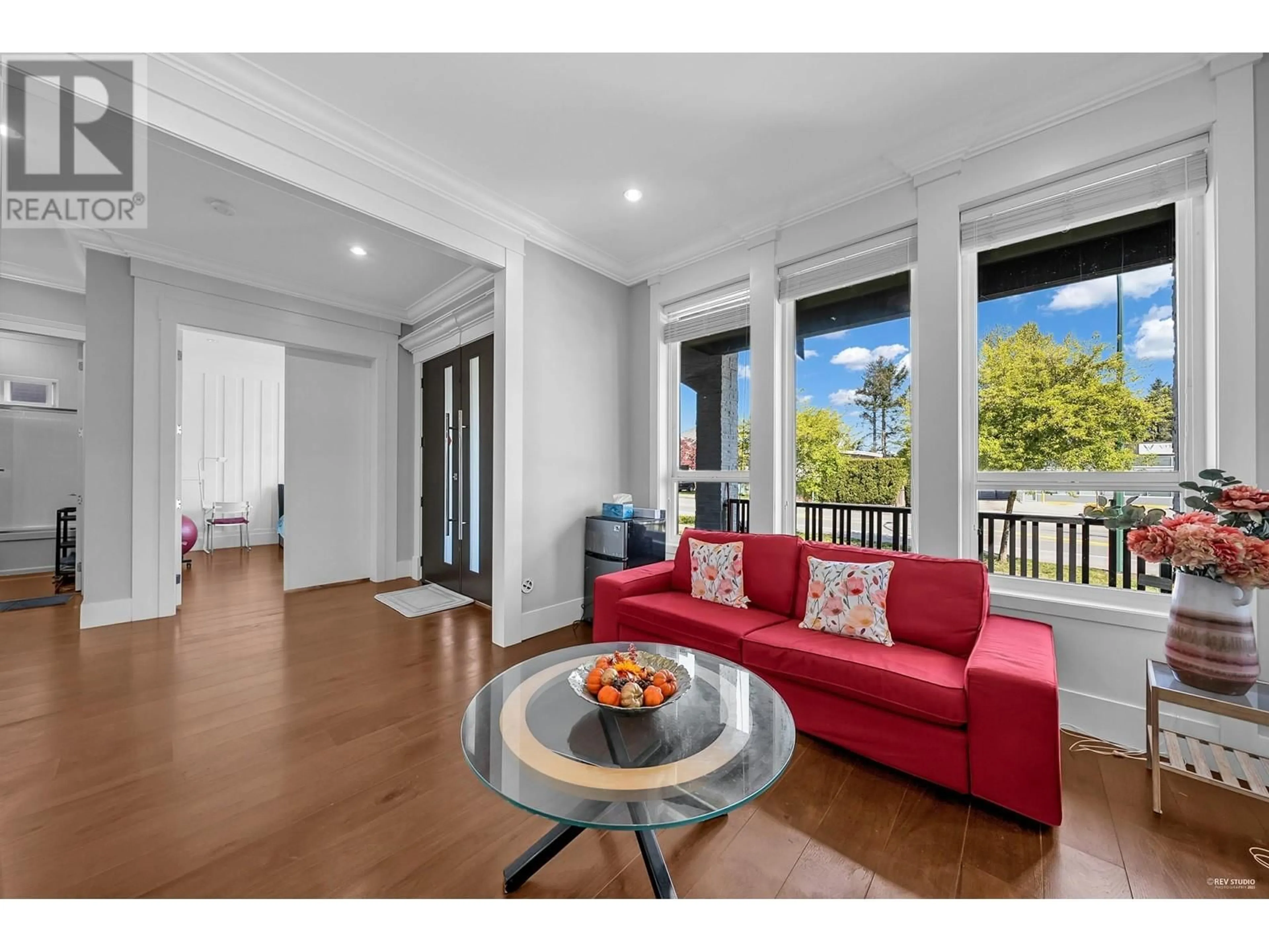 Living room with furniture, unknown for 1640 COMO LAKE AVENUE, Coquitlam British Columbia V3J0E9