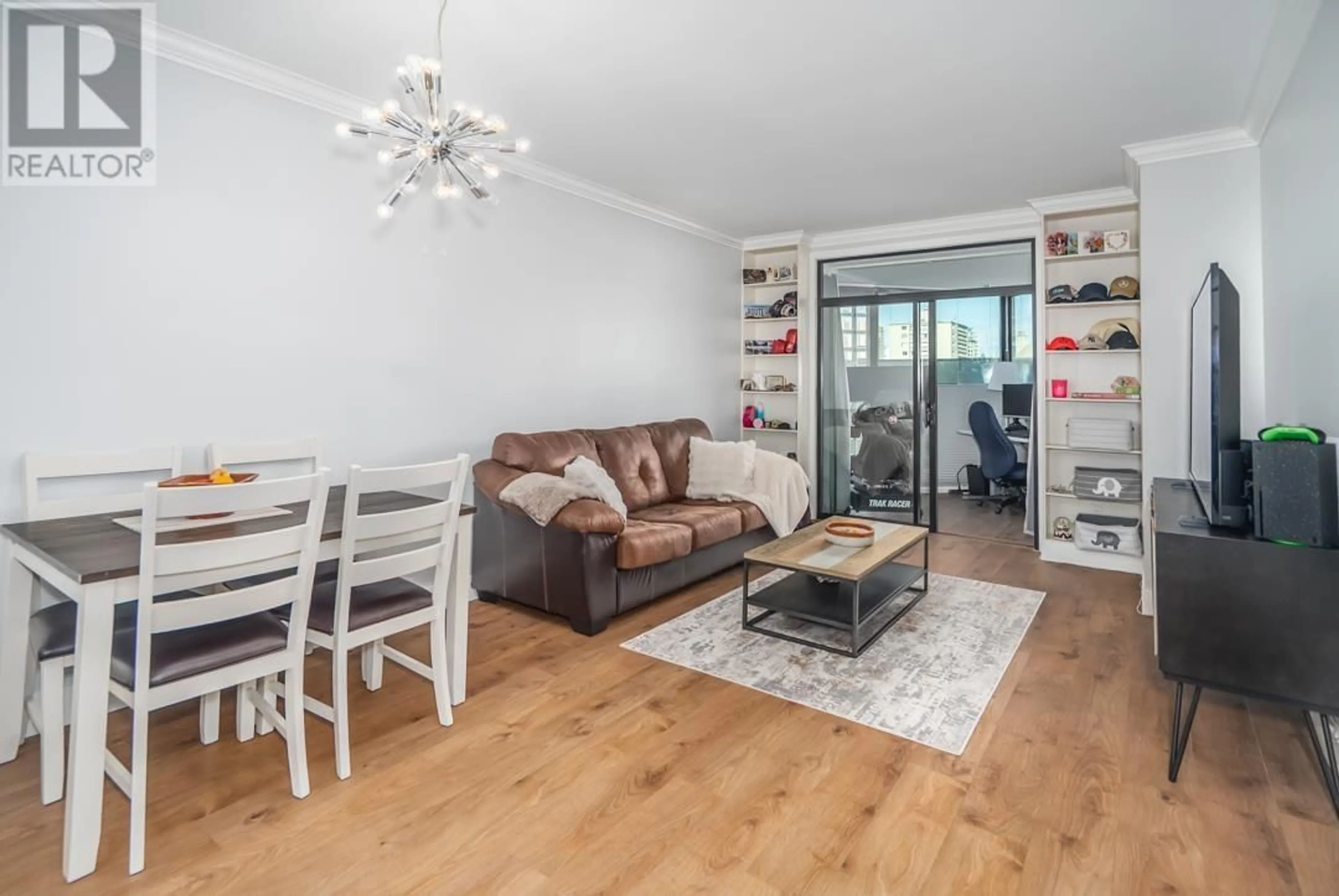 Living room with furniture, wood/laminate floor for 801 - 909 BURRARD STREET, Vancouver British Columbia V6Z2N2