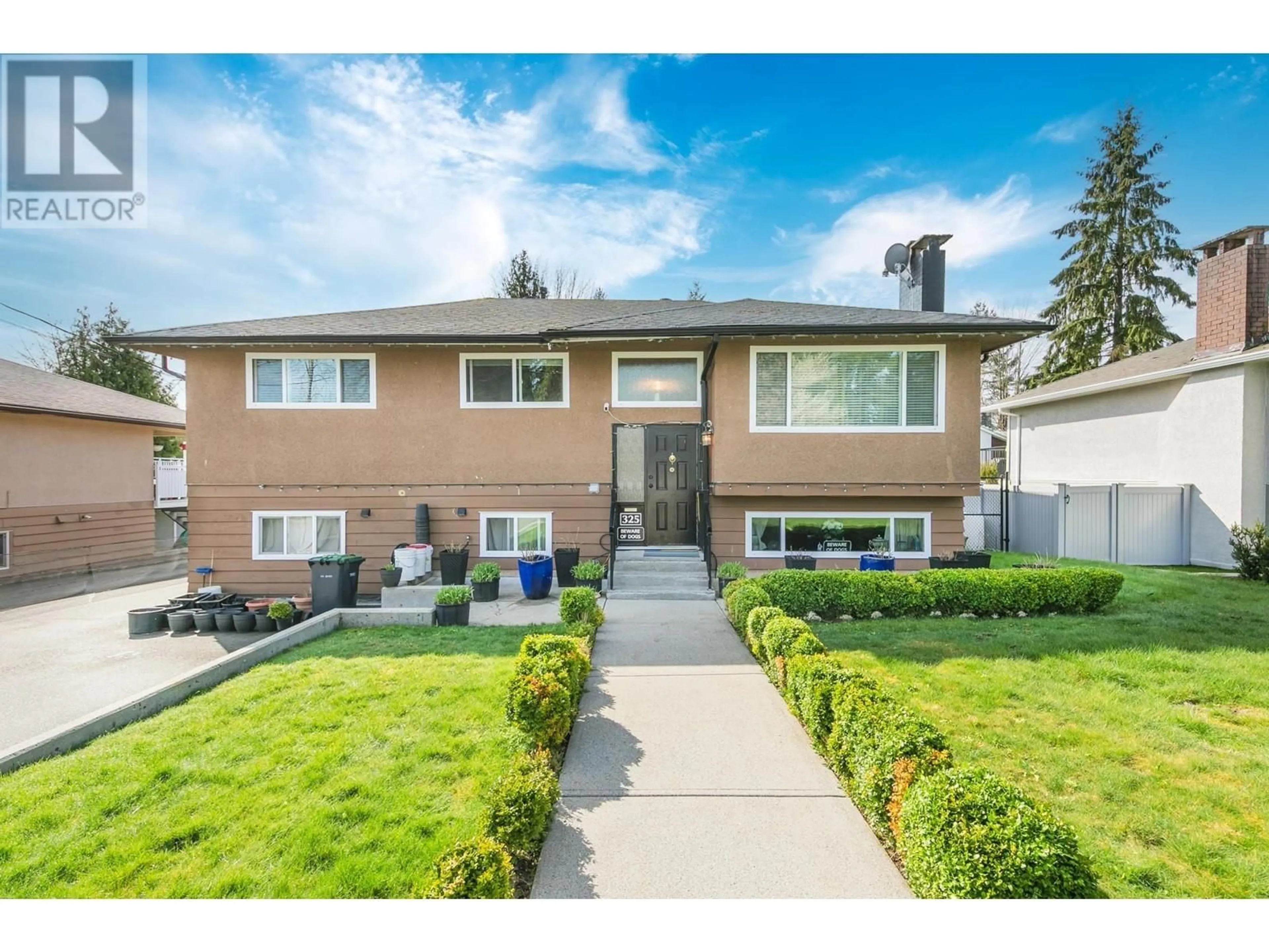 Home with vinyl exterior material, street for 325 SEAVIEW DRIVE, Port Moody British Columbia V3H1P1