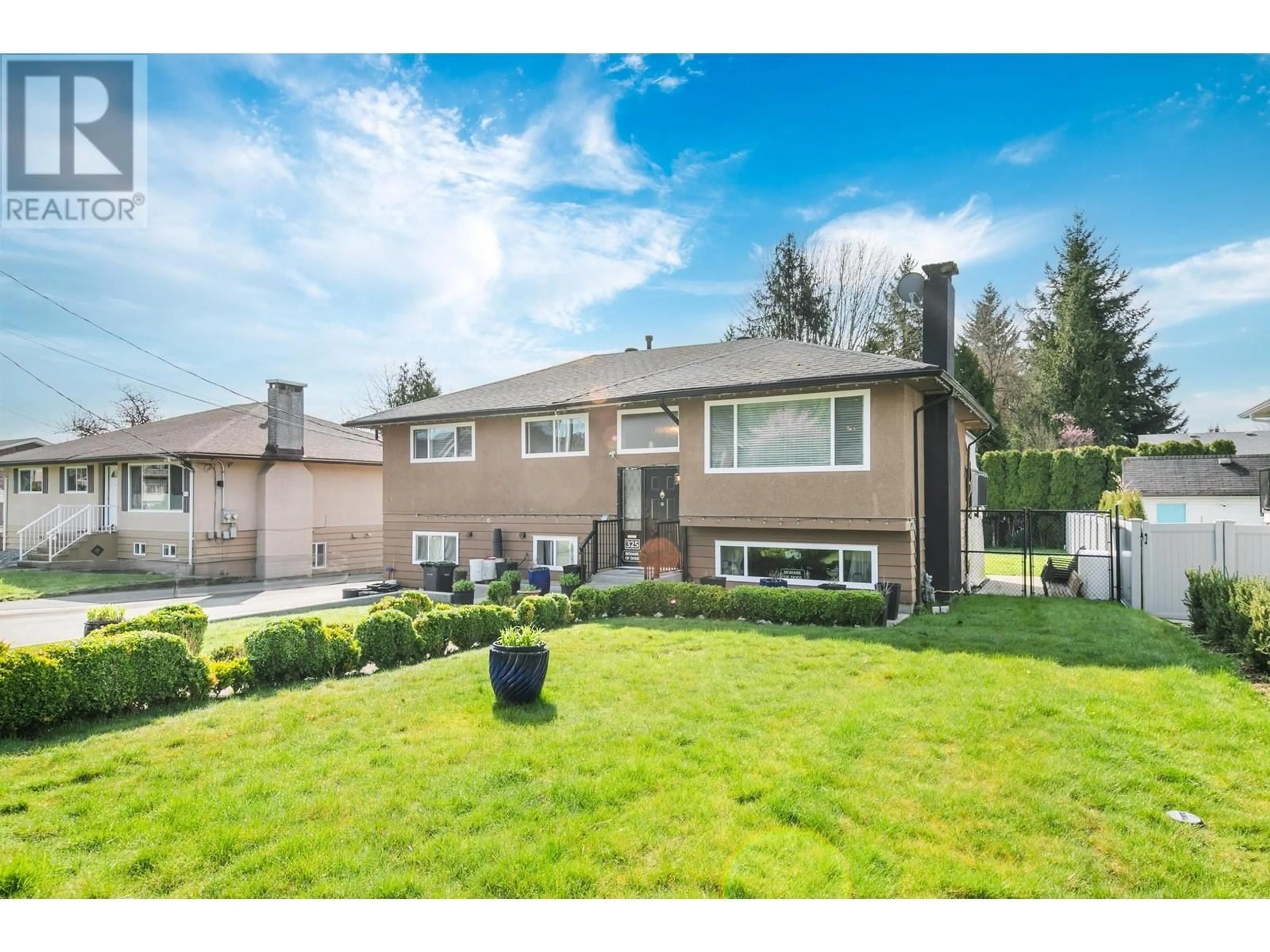 Home with vinyl exterior material, street for 325 SEAVIEW DRIVE, Port Moody British Columbia V3H1P1