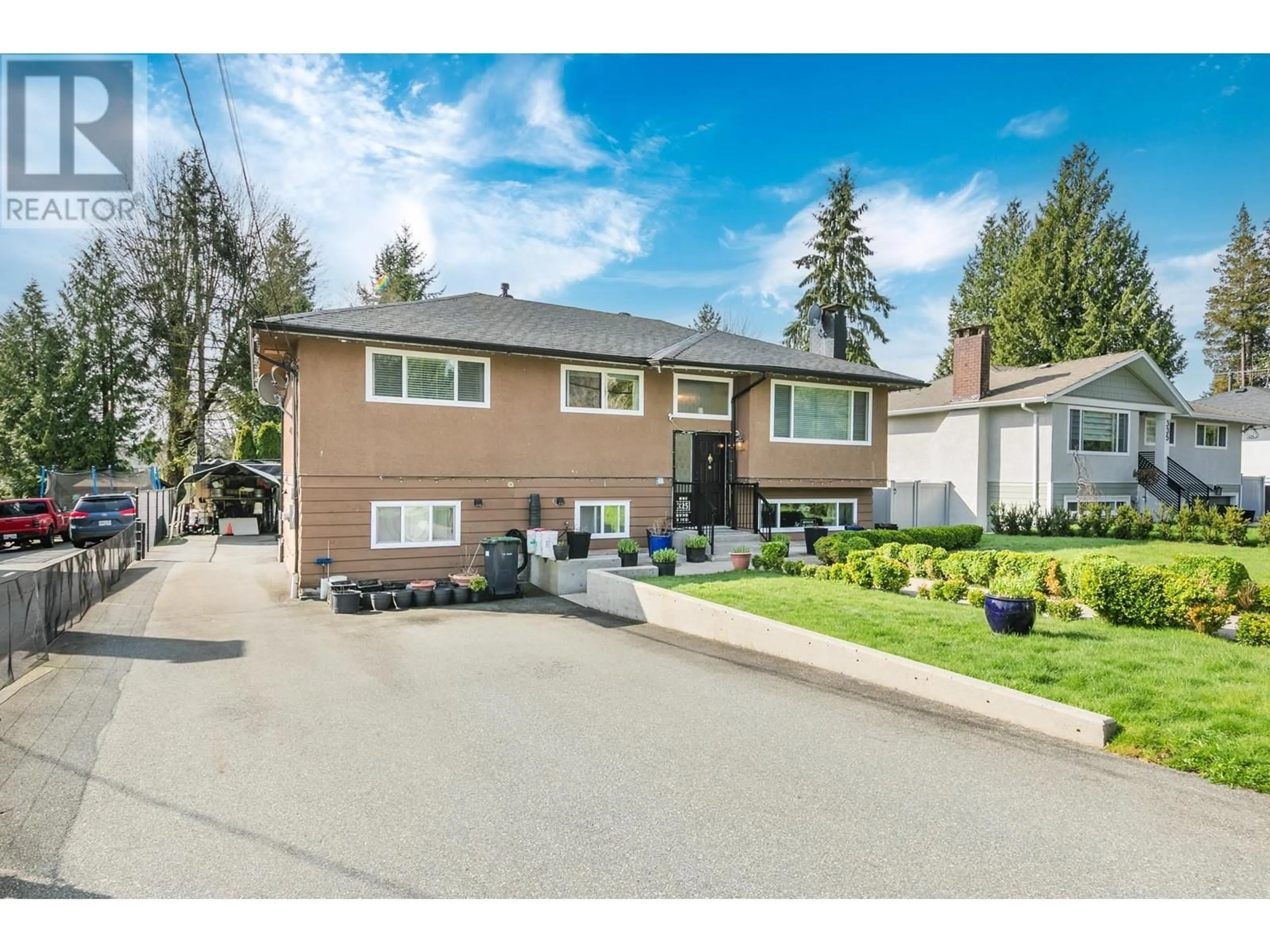 Home with vinyl exterior material, street for 325 SEAVIEW DRIVE, Port Moody British Columbia V3H1P1