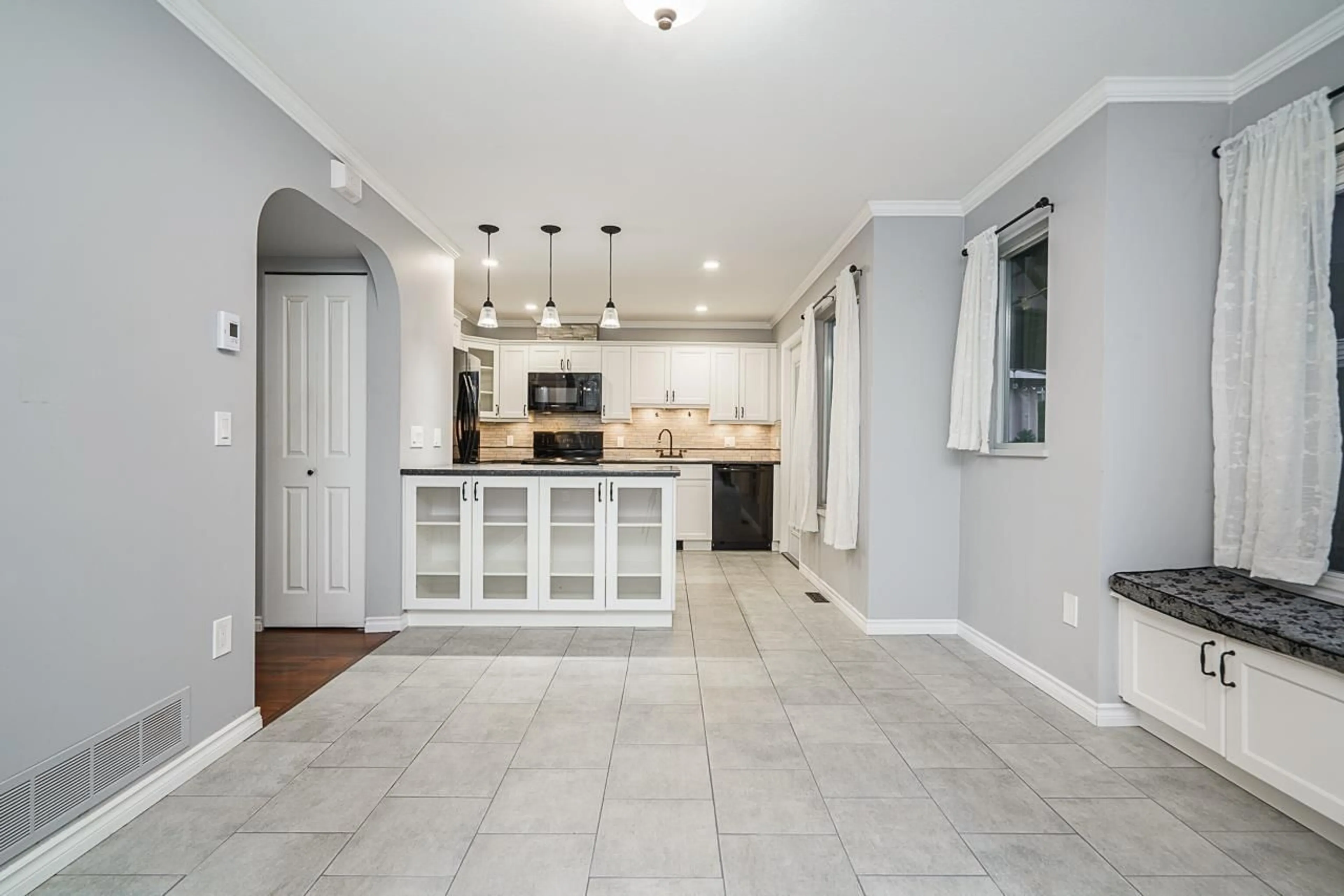 Open concept kitchen, ceramic/tile floor for 23 - 18883 65, Surrey British Columbia V3S8Y2