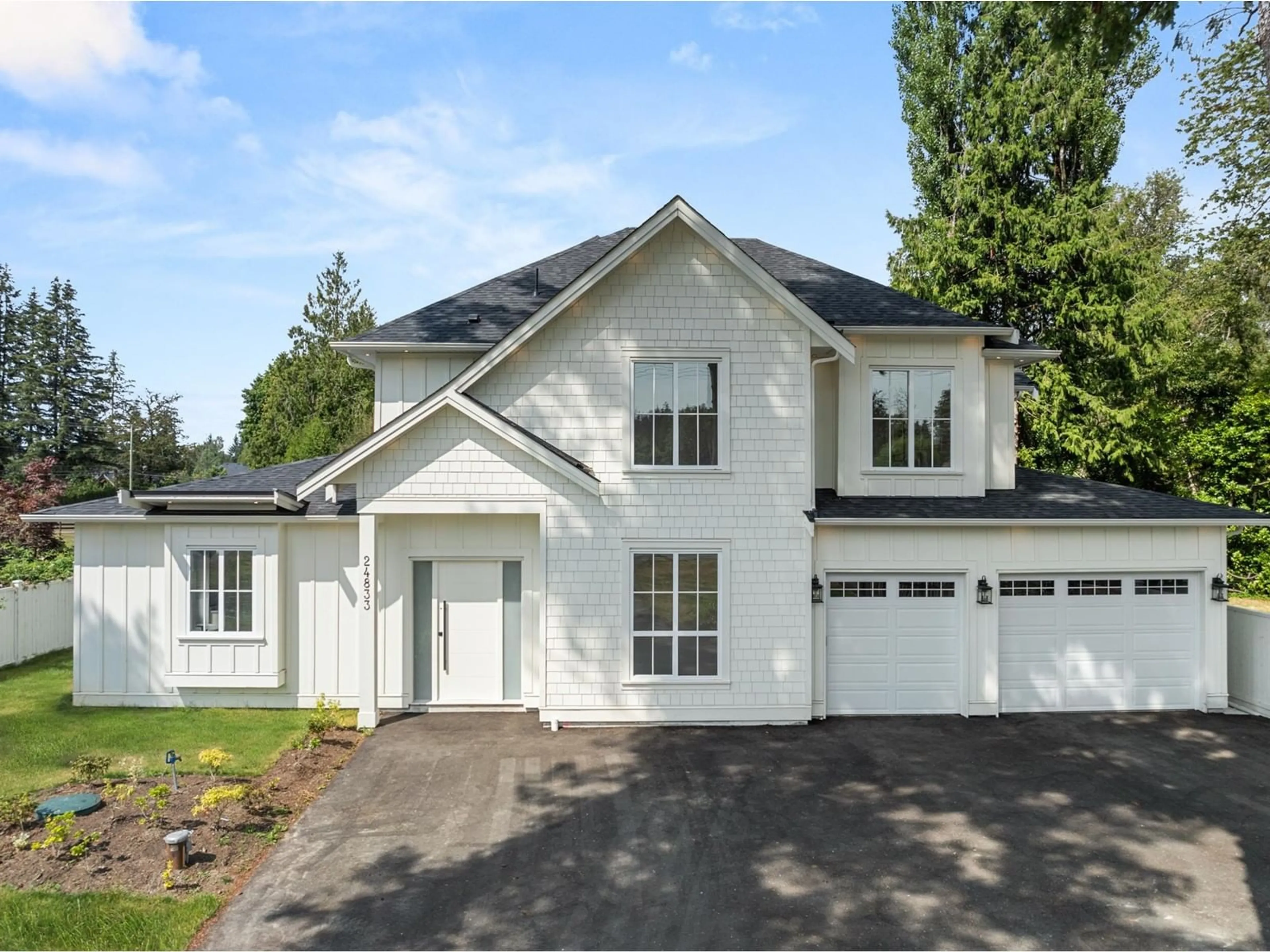 Home with vinyl exterior material, street for 24833 ROBERTSON, Langley British Columbia V4W1W7