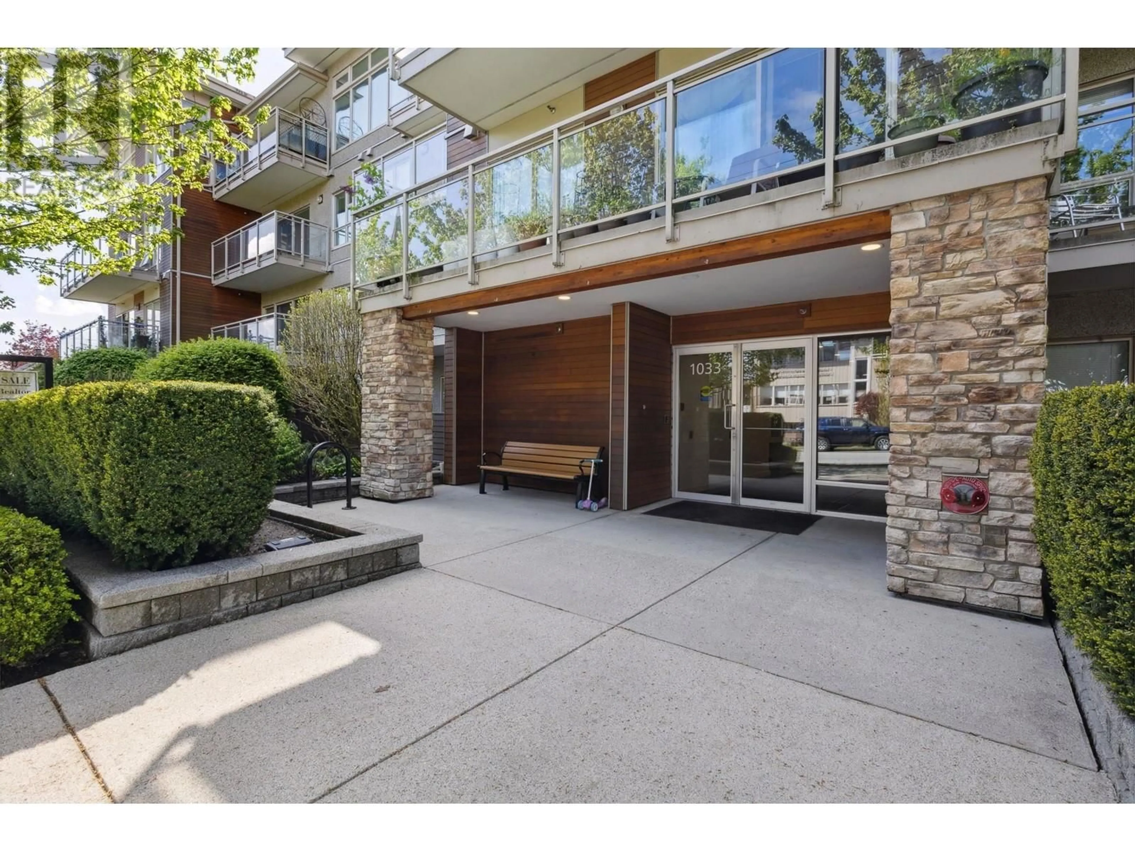 Indoor foyer for 110 - 1033 ST. GEORGES AVENUE, North Vancouver British Columbia V7L3H5