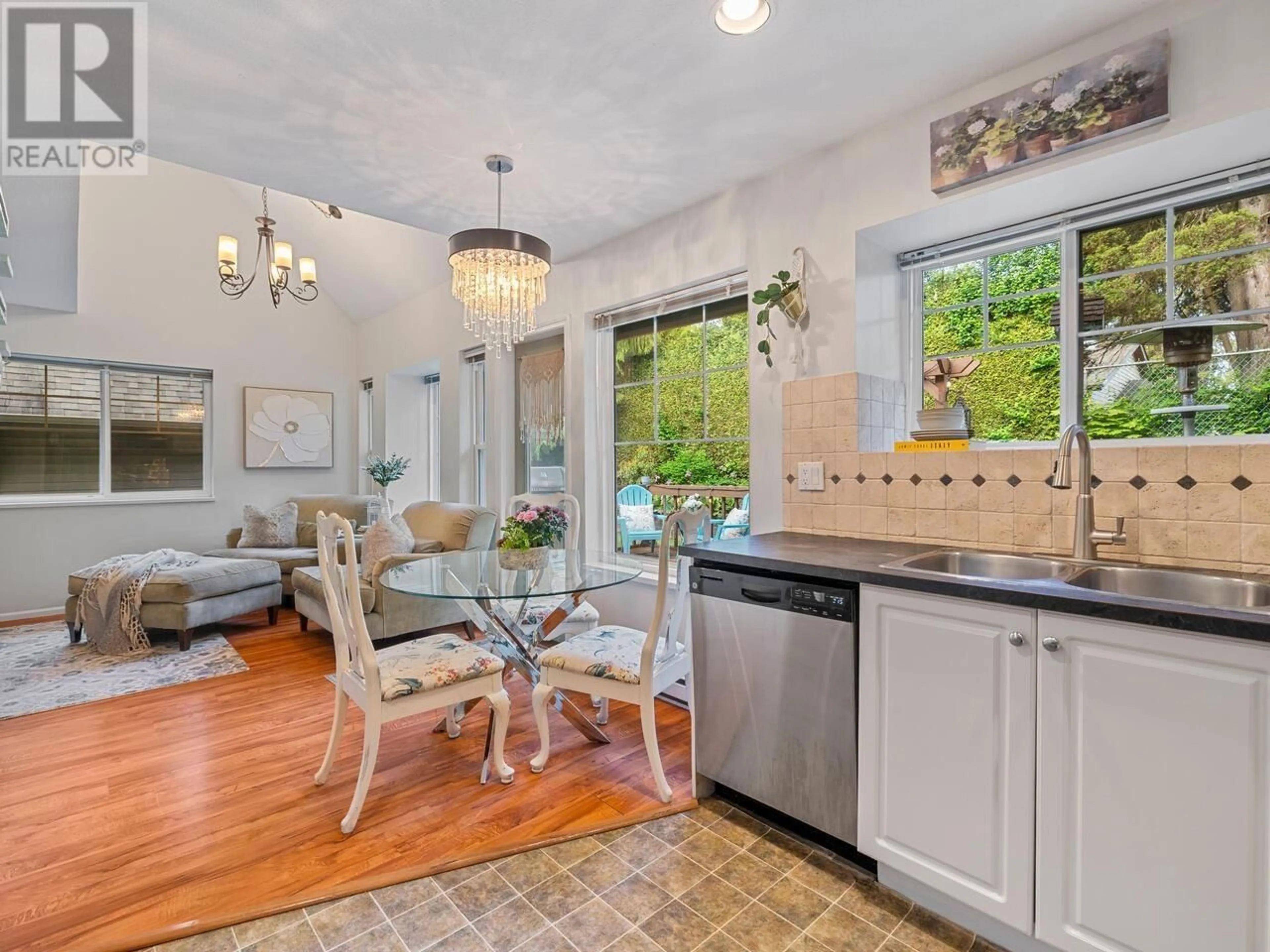 Open concept kitchen, ceramic/tile floor for 22 - 23085 118 AVENUE, Maple Ridge British Columbia V2X3J7