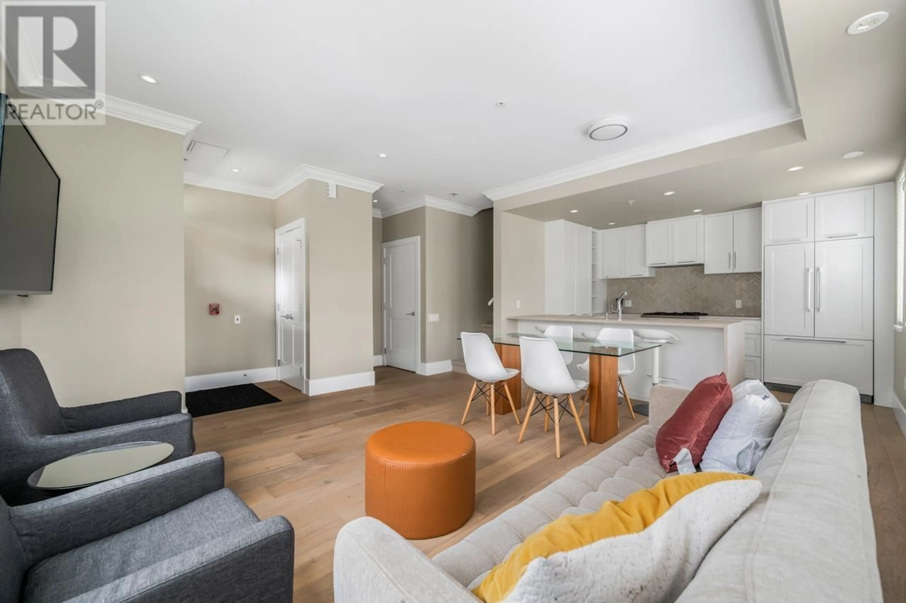 Living room with furniture, unknown for 484 59TH AVENUE, Vancouver British Columbia V5X1X5