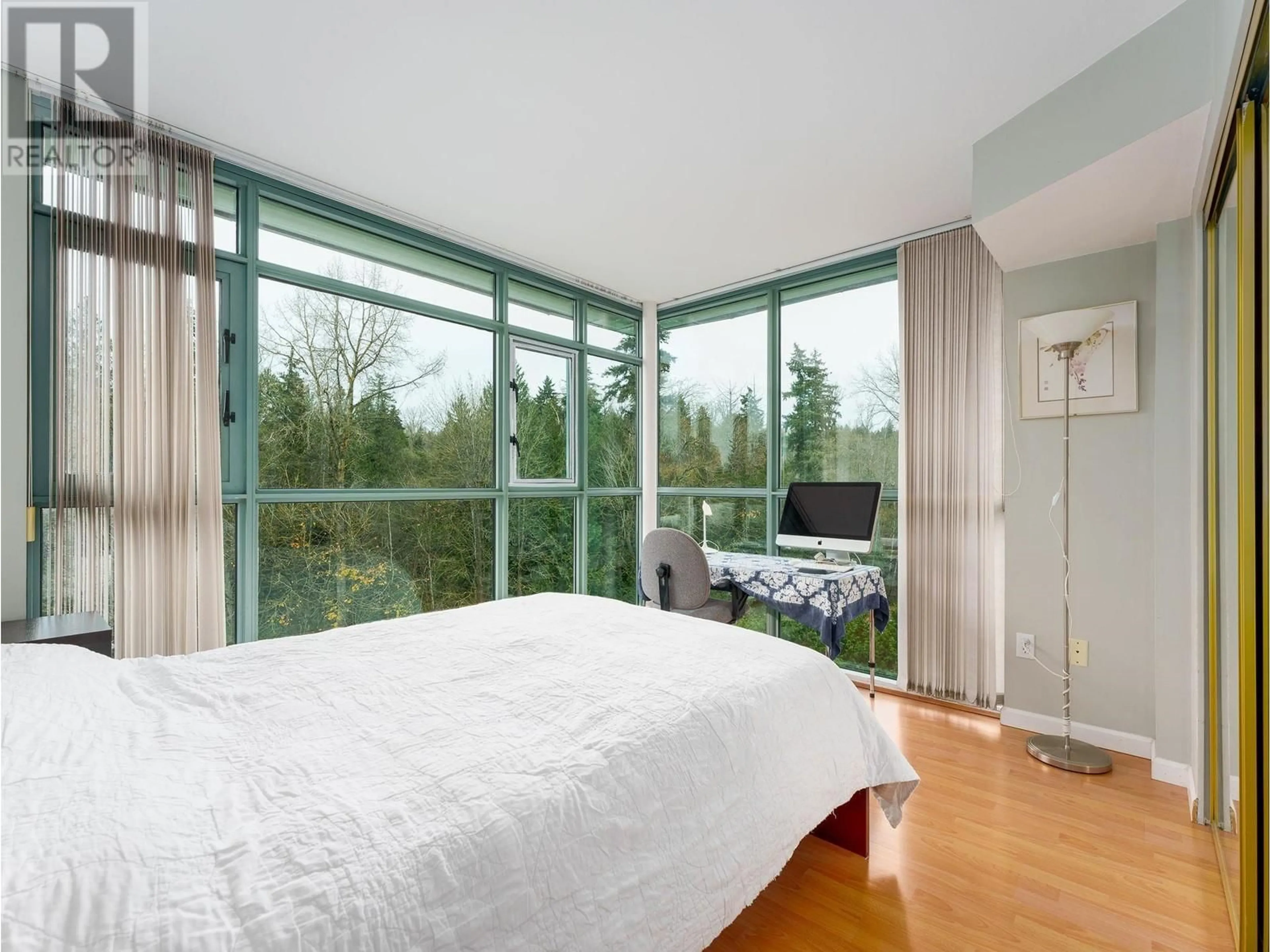Bedroom with bed, unknown for 901 - 2763 CHANDLERY PLACE, Vancouver British Columbia V5S4V4
