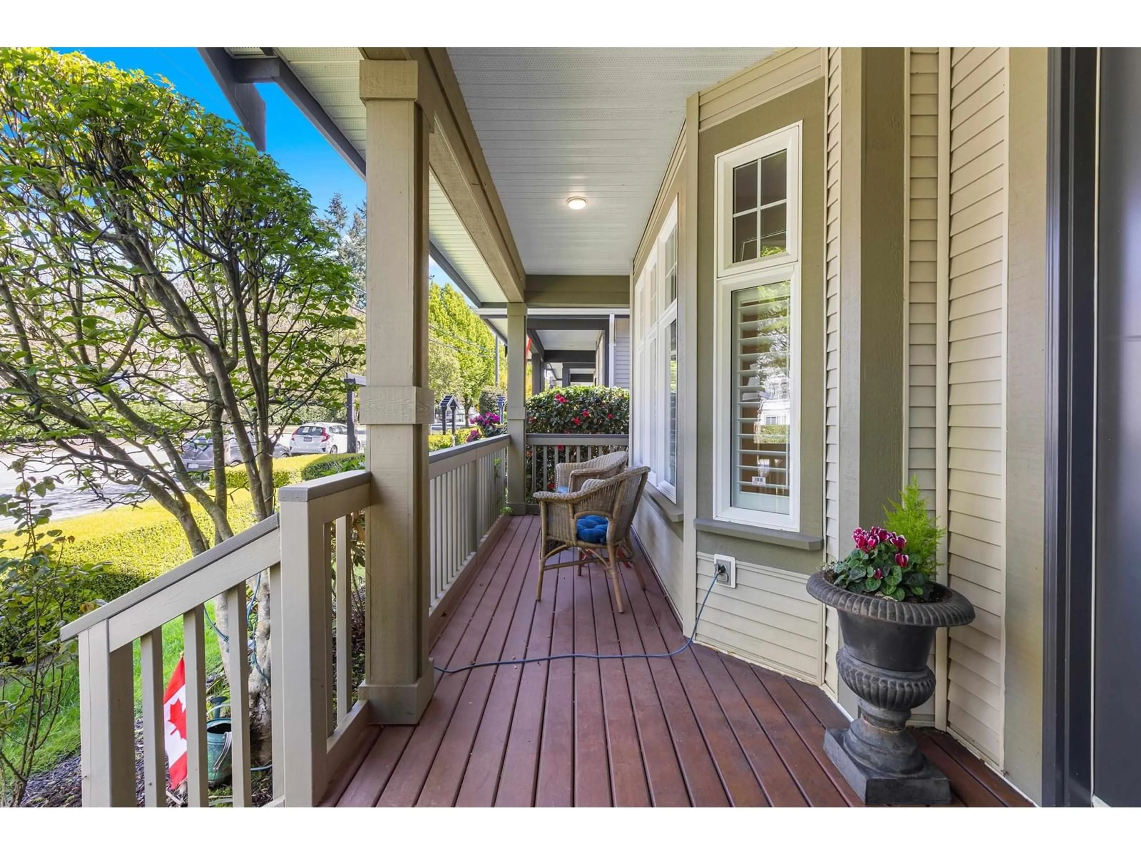 Indoor entryway for 12942 16TH, Surrey British Columbia V4A1N7