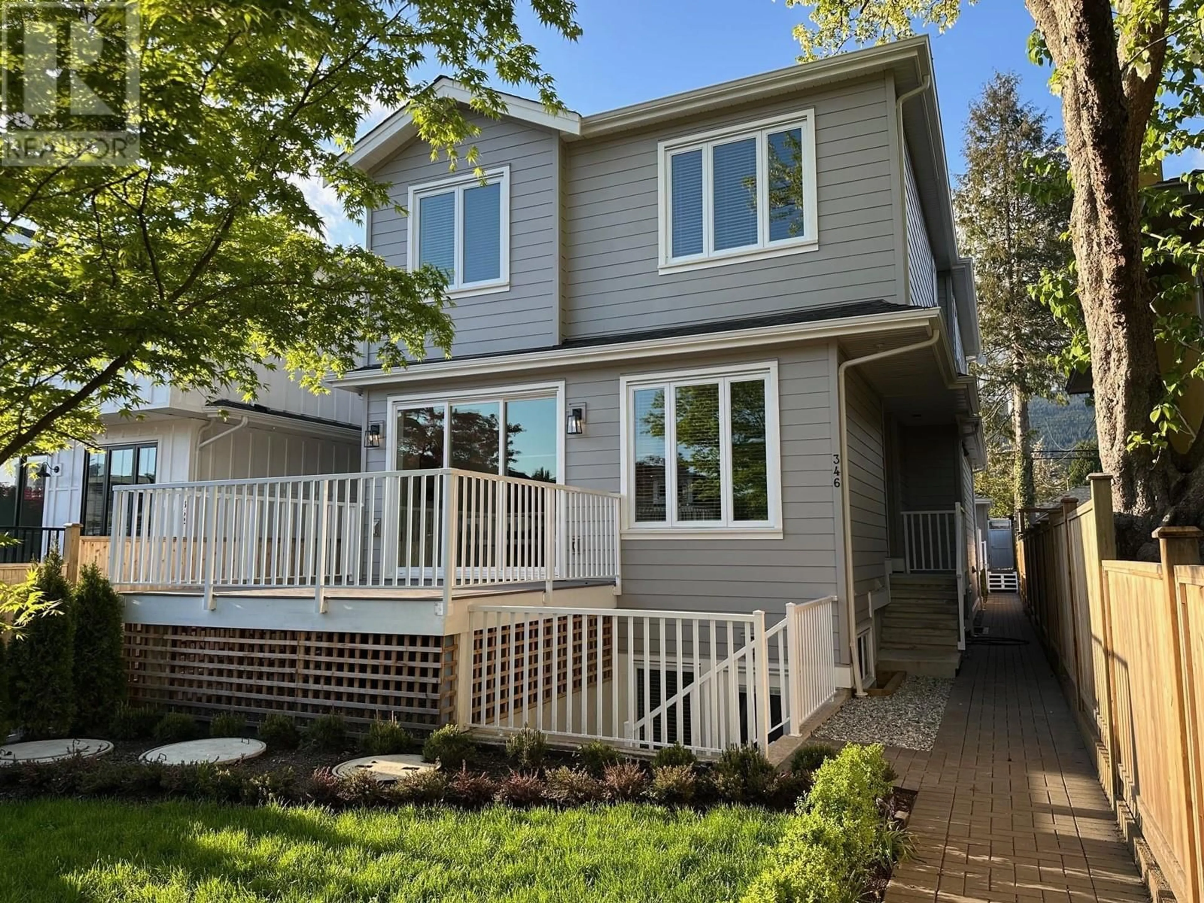 Home with vinyl exterior material, street for 346 17TH STREET, North Vancouver British Columbia V7L2V9
