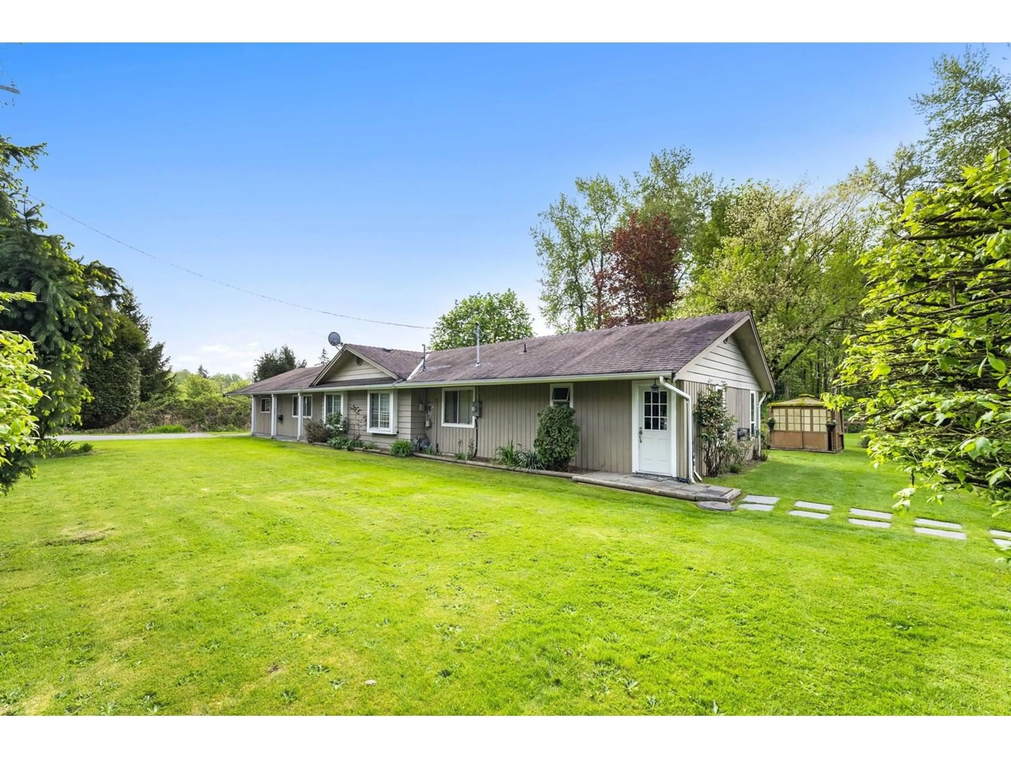 A pic from outside/outdoor area/front of a property/back of a property/a pic from drone, unknown for 24960 ROBERTSON, Langley British Columbia V4W1W9