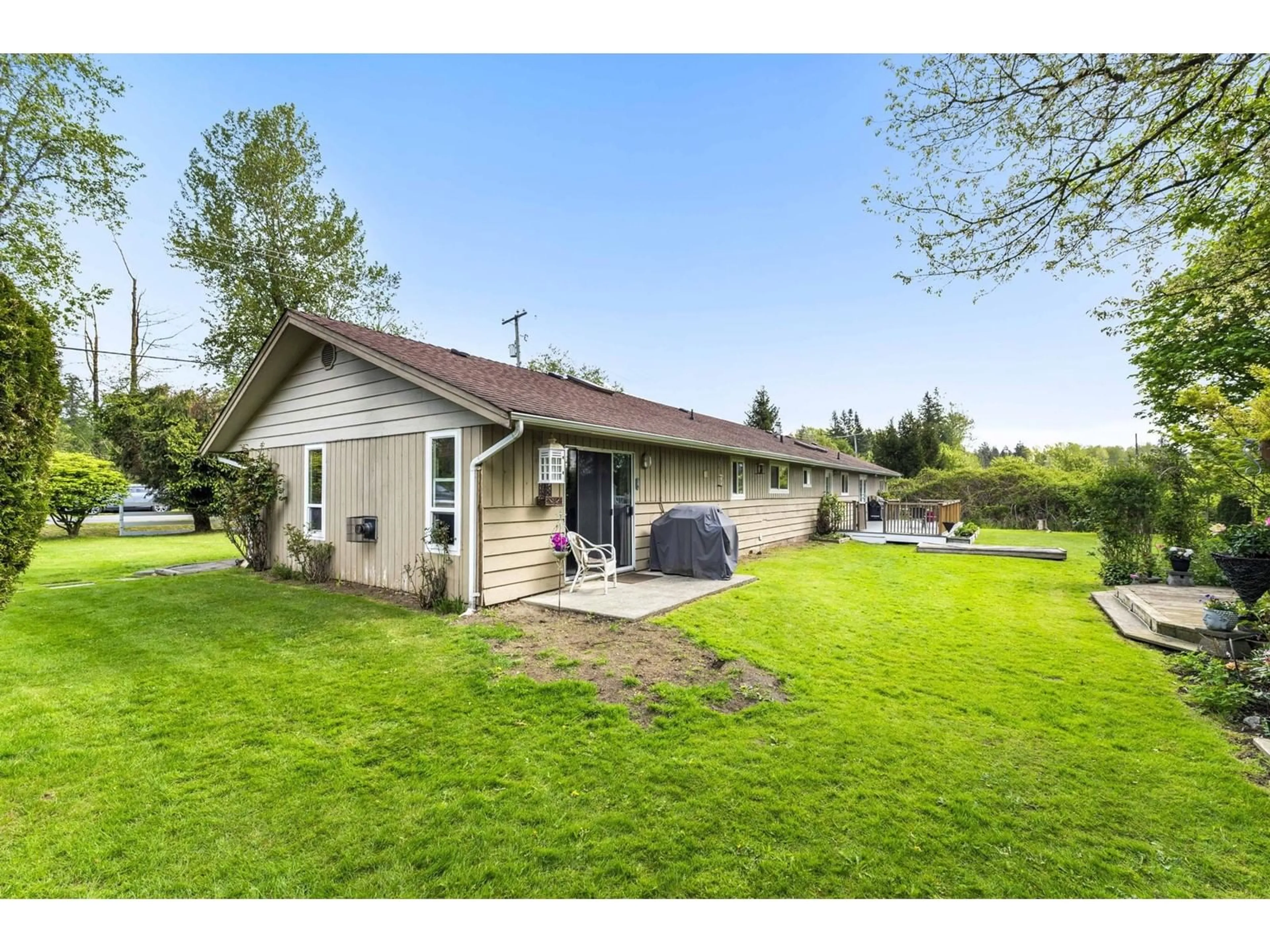 A pic from outside/outdoor area/front of a property/back of a property/a pic from drone, unknown for 24960 ROBERTSON, Langley British Columbia V4W1W9